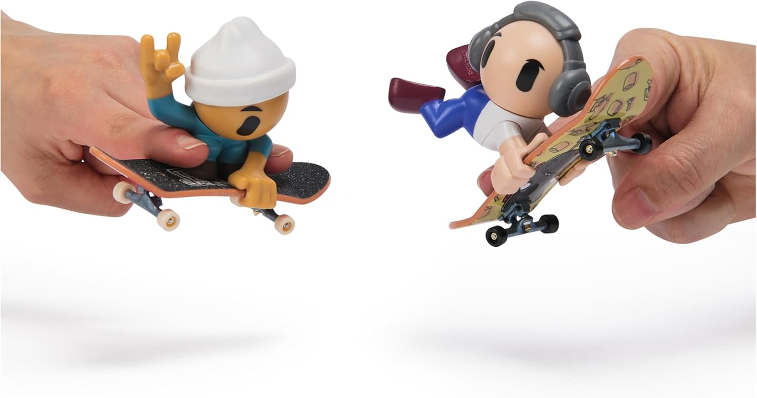 Tech Deck Sk8 Crew, 2-Pack Exclusive Fingerboards with Assistive Figures, Collectible and Customizable Mini Skateboards, Kids Toys for Ages 5 and up (Styles May Vary) image number 4
