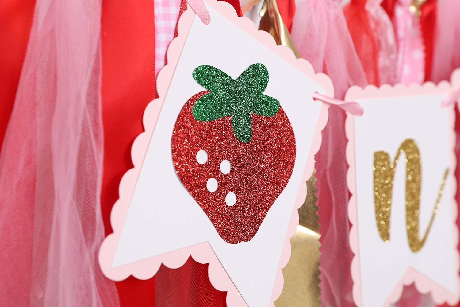 Strawberry High Chair Birthday Banner, Berry Sweet One Birthday Party Decorations, Smash Cake Photo Prop for 1St Birthday, First Birthday Party Supplies Souvenir Gifts for Girls Boys(Red)