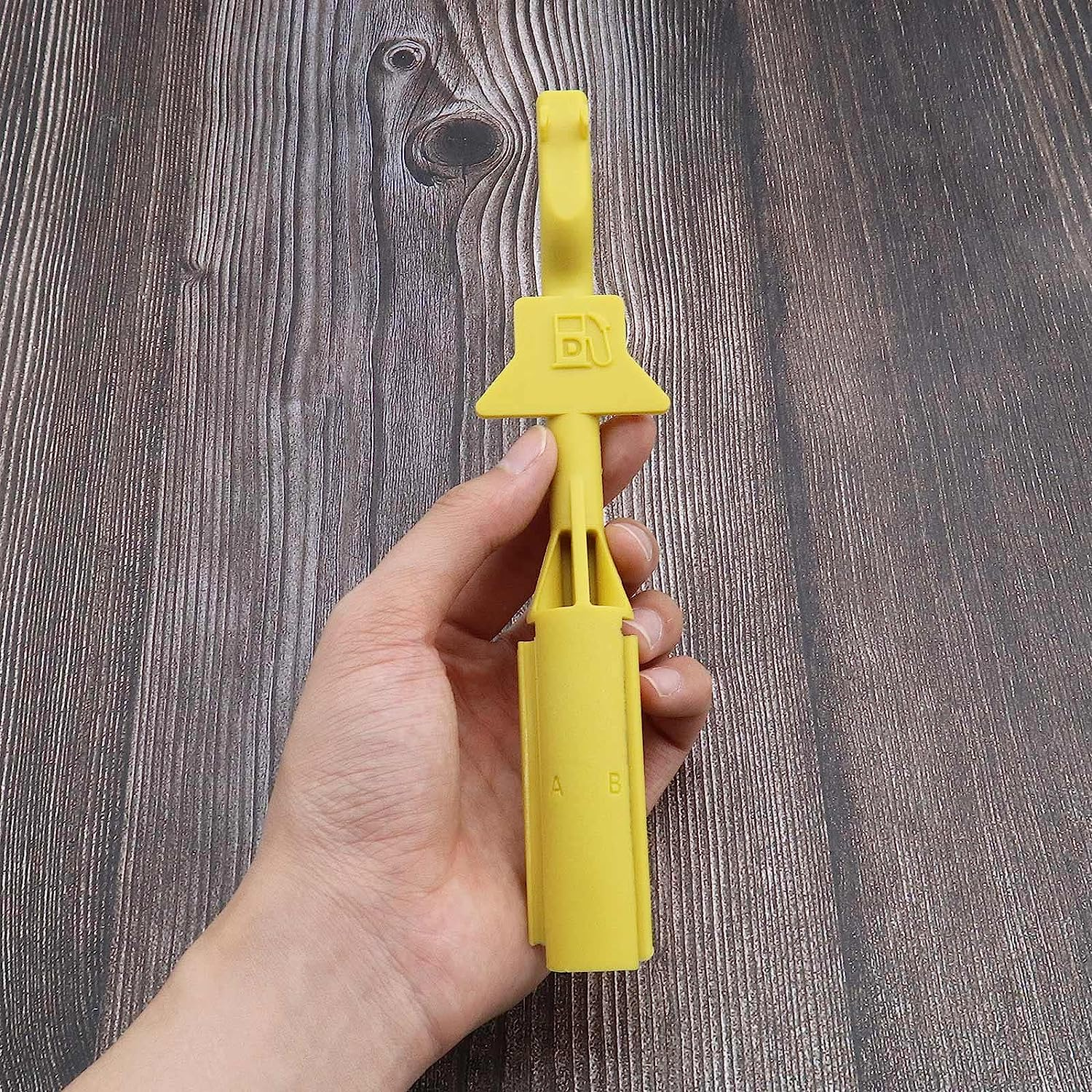 Emsea Fuel Cap Unlocker LR014047 Fuel Filler Restrictor Tool Fuel Tank Filler Neck Restrictor Compatible with Land Rover Freelander 2 Discovery 3 4 Range Rover Sport/Evoque image number 4