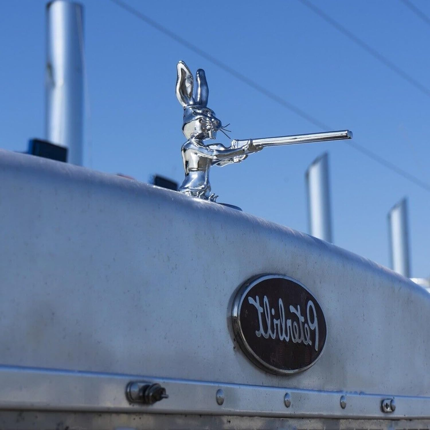 1PCS Rabbit Gunslinger Hood Ornament, Metal Car Truck Hood Ornament Sculpture Vintage 3D Rabbit Decorative Emblem for Cars Trucks Chrome Handmade Cast Statue Decor with Mounting Screw Set