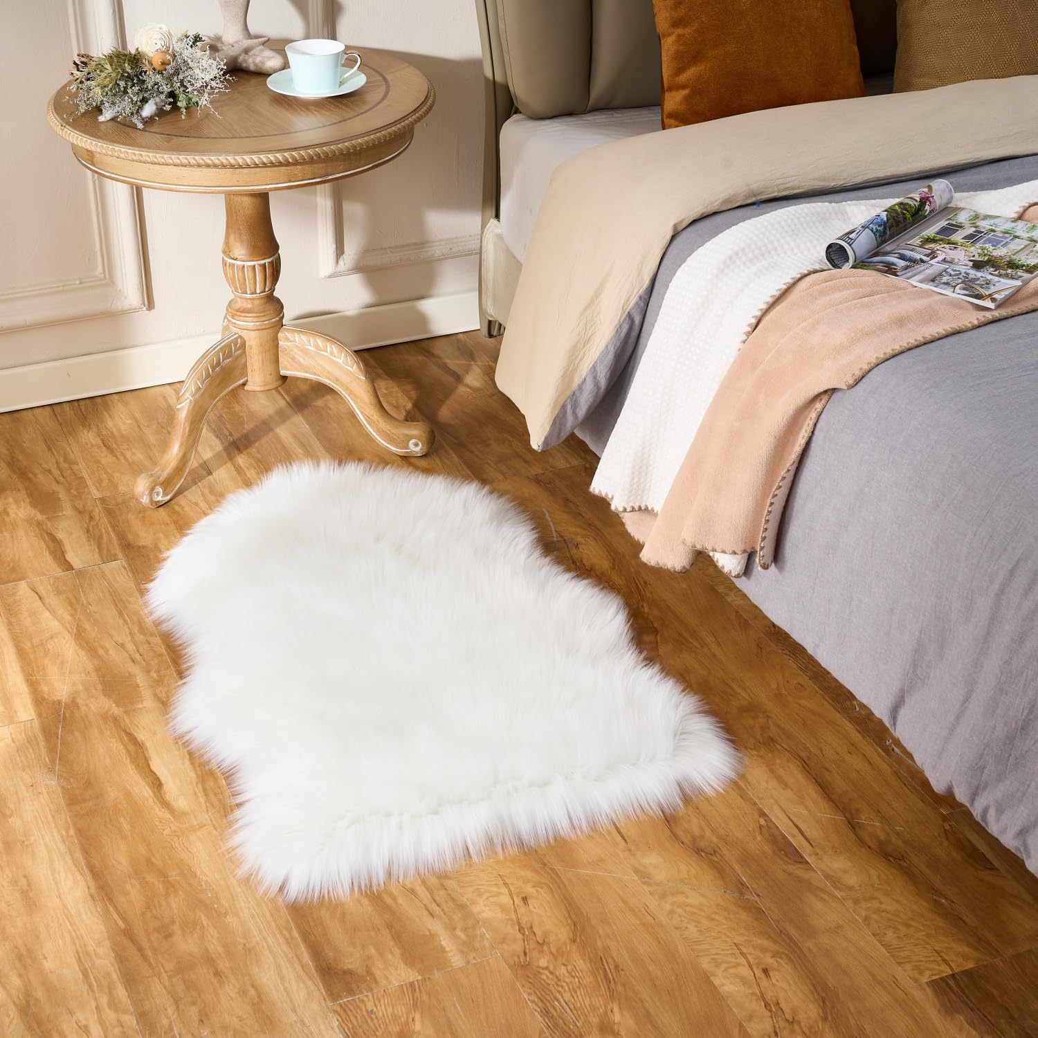 Easyjoy Faux Fur Soft Fluffy Single Sheepskin Style Rug Chair Cover Seat Pad Shaggy Area Rugs for Bedroom Sofa Floor (2 X 3 Ft Sheepskin, White) image number 4