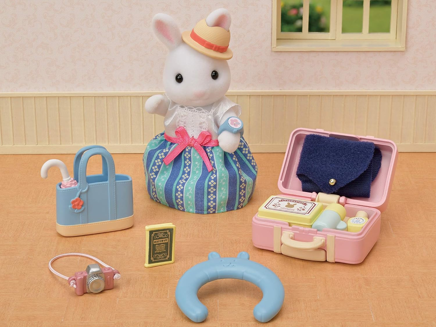Sylvanian Families - Weekend Travel Set -Snow Rabbit Mother image number 1