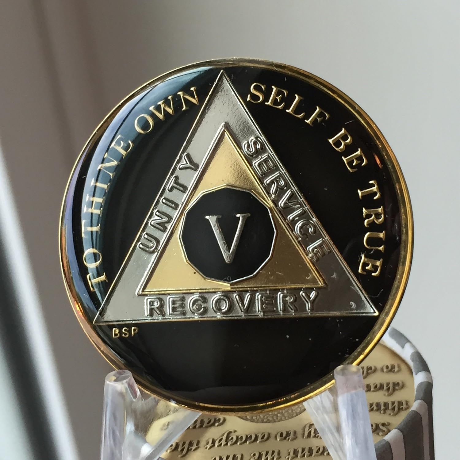 5 Year Classic Black AA Alcoholics Anonymous Medallion Sobriety Chip Tri Plate Gold & Nickel Plated Serenity Prayer image number 4