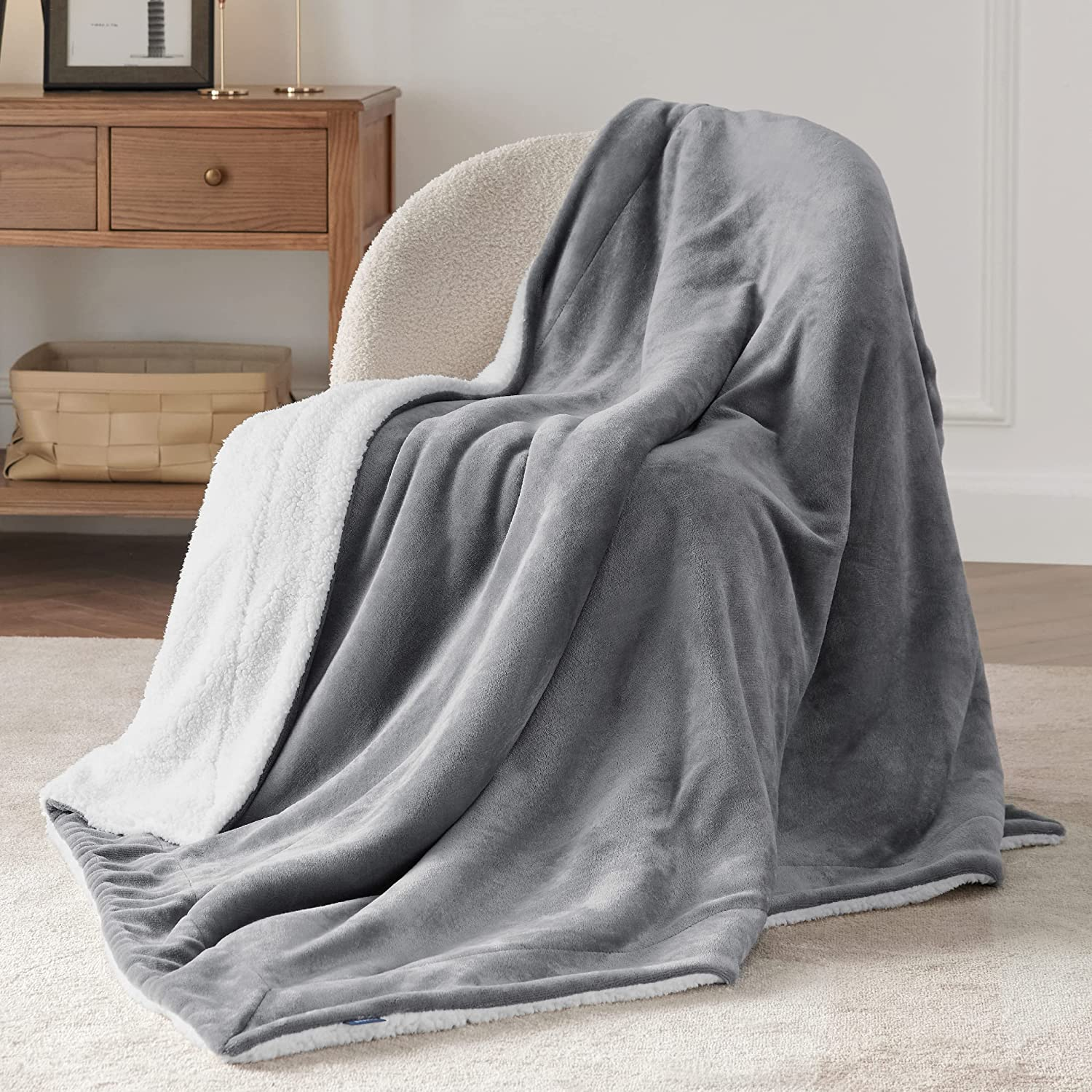 Bedsure Sherpa Fleece Blanket Twin Size for Bed - Thick and Warm, Soft Fuzzy Plush Twin Blanket for Winter, Grey, 60X80 Inches image number 3