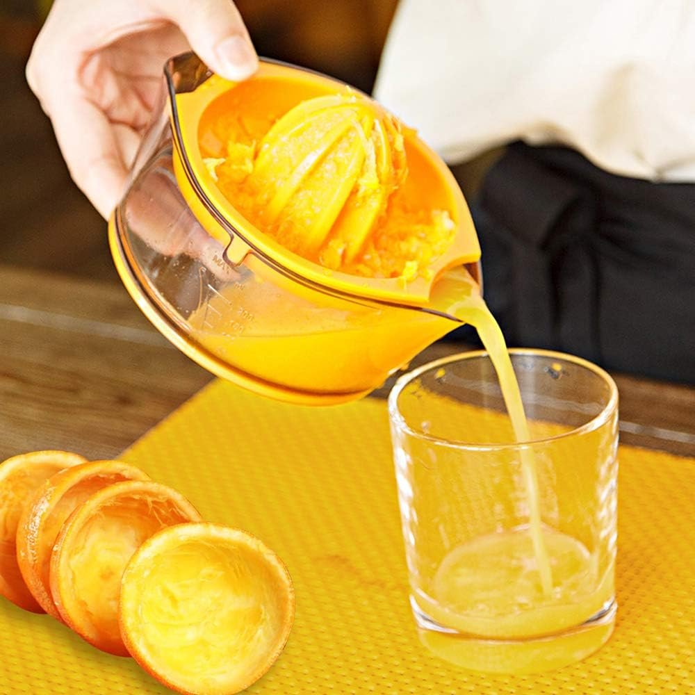 Vanleonet Lemon Squeezer Citrus Juicer with Strainer, Hand Juicer for Orange and Lime, Manual Press with Built-In Measuring Cup (Yellow) image number 4