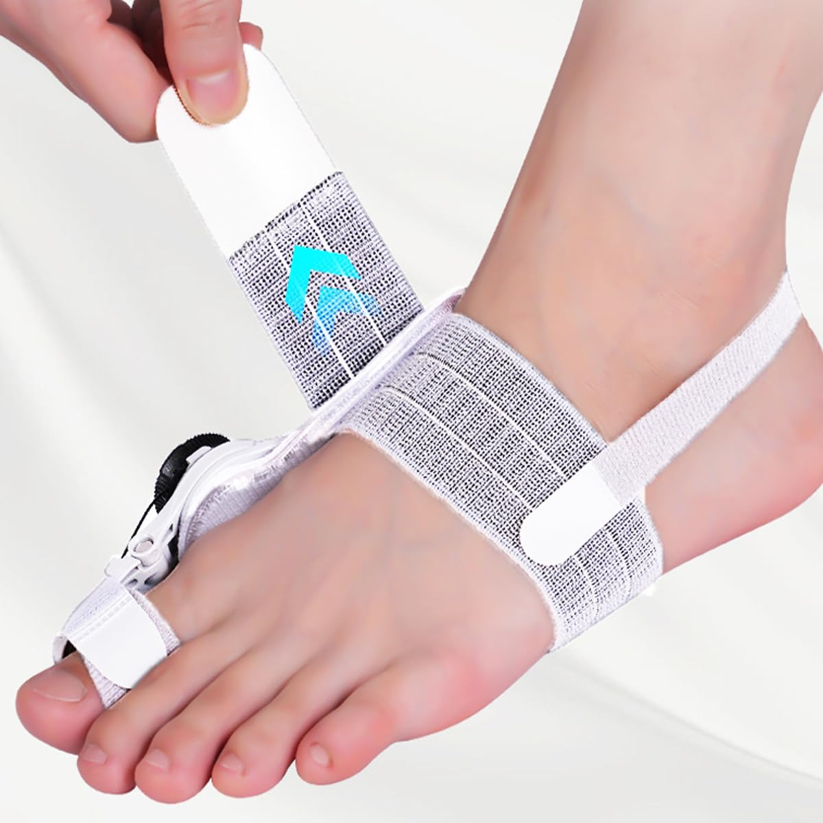 Adjustable Knob Bunion Splint Bunion Corrector for Women Hallux Valgus Brace Splint Pads Bunion Big Toe Separators Straightener for Women & Men(1-Pcs) image number 1