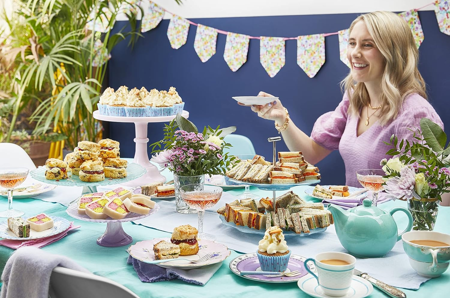 How to Bake Anything Gluten Free: over 100 Recipes for Everything from Cakes to Cookies, Bread to Festive Bakes, Doughnuts to Desserts image number 4