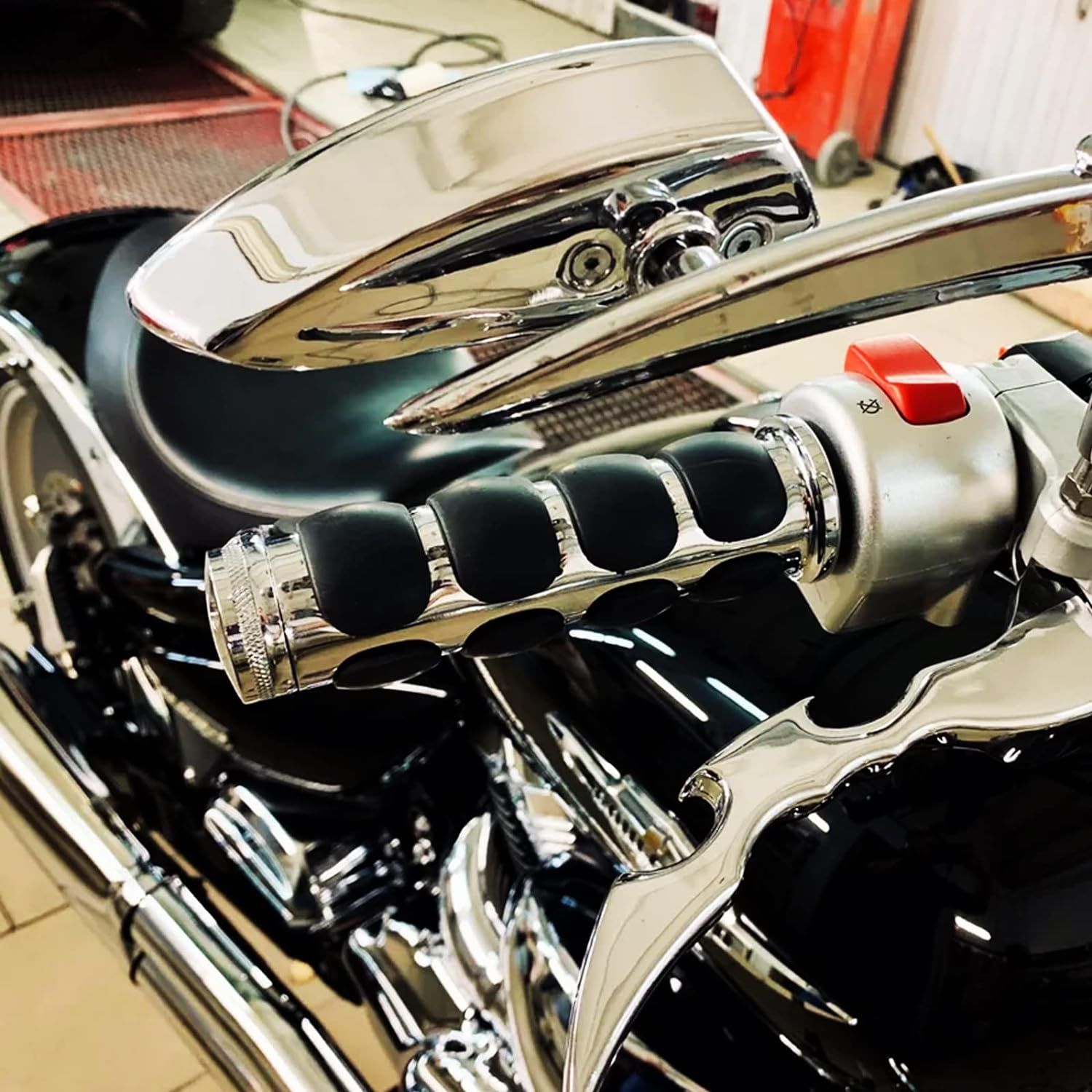 DREAMIZER Universal Motorcycle Hand Grips with Black Non-Slip Rubber for Harley Honda Yamaha Suzuki Kawasaki image number 4