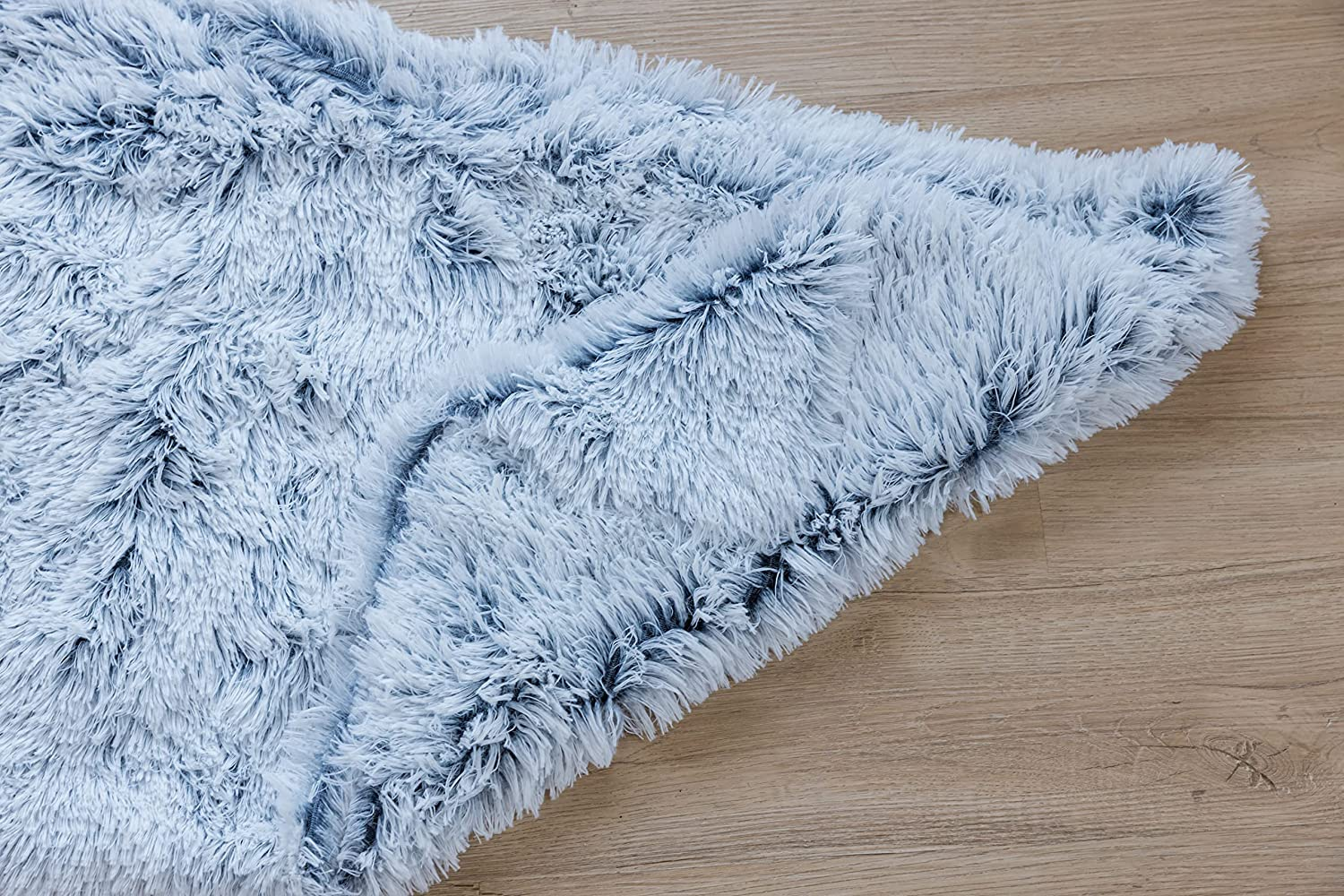 Pjyucien Fluffy Fleece Calming Pet Throw Blanket, Super Soft and Warm for Indoor Cats and Dogs, Medium 24 * 32", Machine Washable, Grey Puppy Bed image number 5