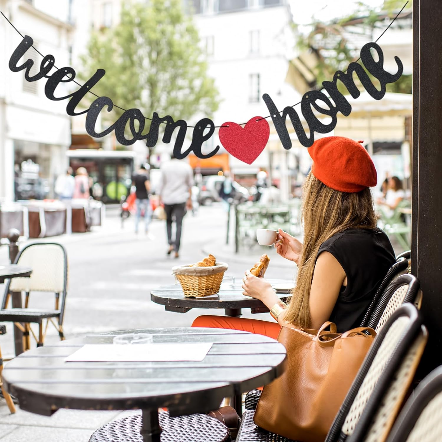 Viiotu Welcome Home Banner, Welcome Home Banners Flag, Glitter Bunting Backdrop with Shiny Powder, Welcome Rope & Easy Assembly for Home Decor, Housewarming, Military Homecomings, Family Celebrations (Black+Red)