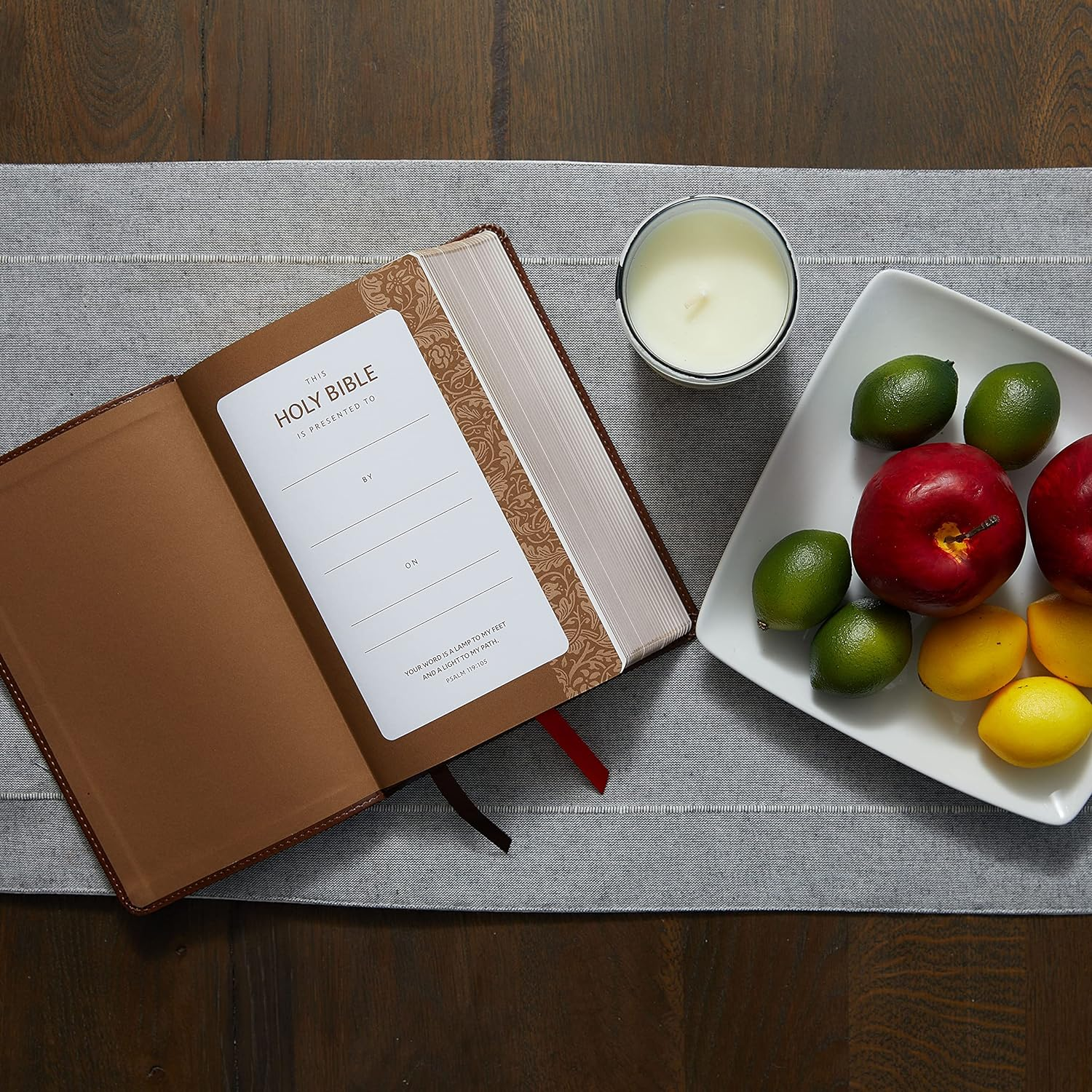 NKJV Personal Size Reference Bible, Sovereign Collection, Red Letter, Comfort Print [Black]: Holy Bible, New King James Version image number 2