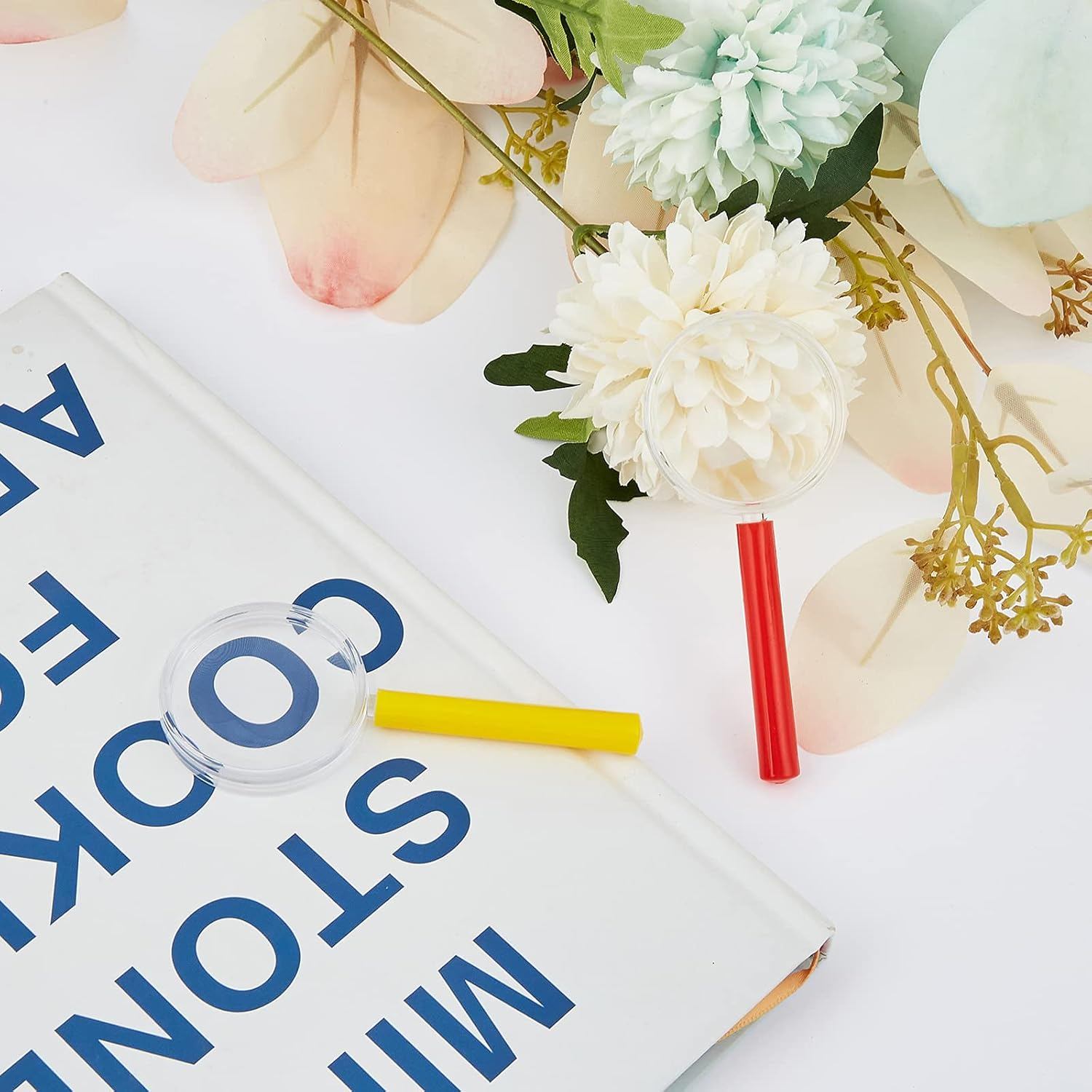 Magnifying Glass Kids 30 Pieces Plastic Magnifier Colorful Mini Hand Lens for Science Class, Outdoor Observation, Fun Toys, Detective Party Favors (6 Colors) image number 4