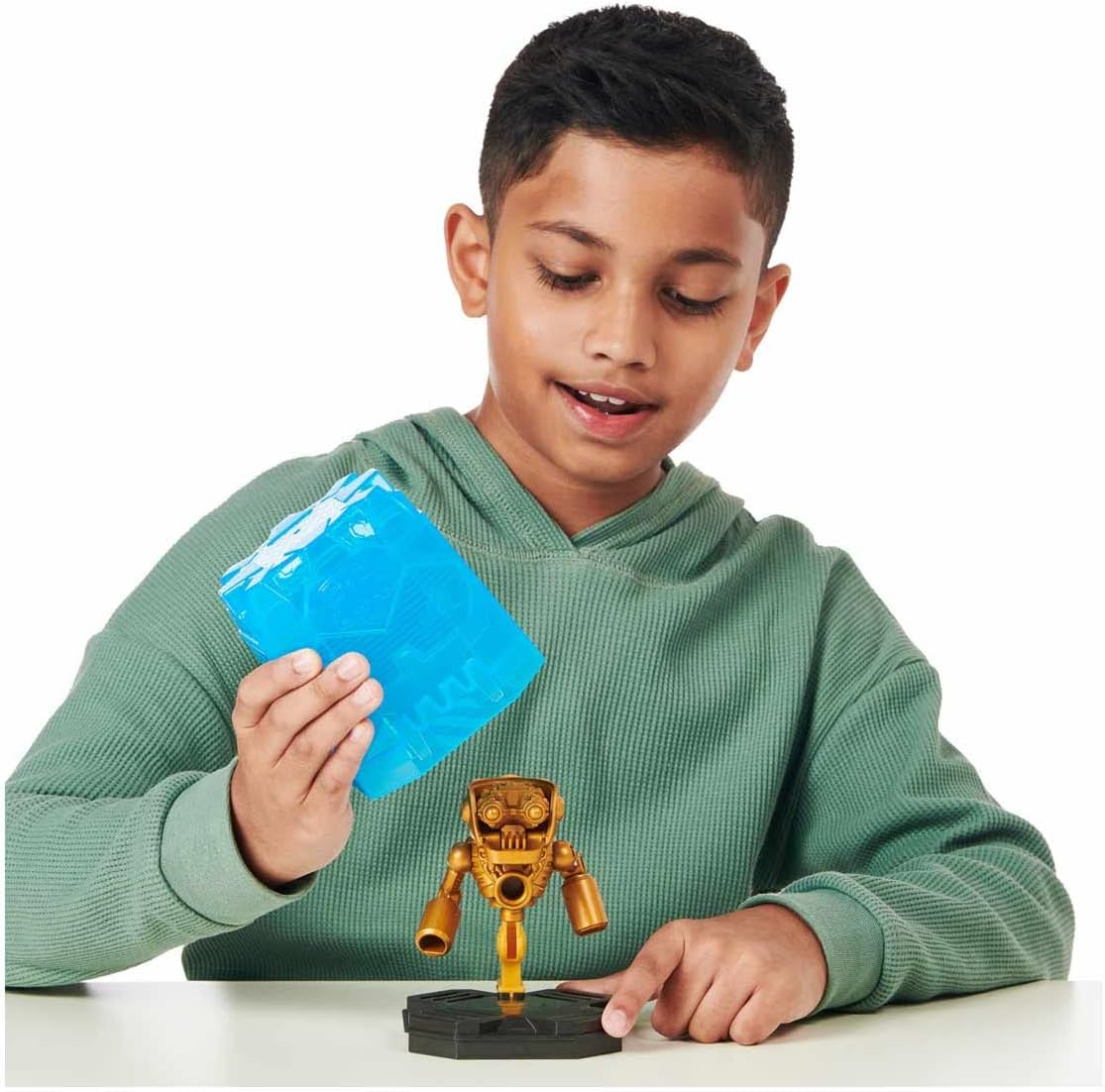 TREASURE X Robots Gold - 6 Robots to Discover. Remove the Rust, Build Your Bot. 15 Levels of Adventure. Will You Find Real Gold Dipped Treasure?, Multicolor (41680)