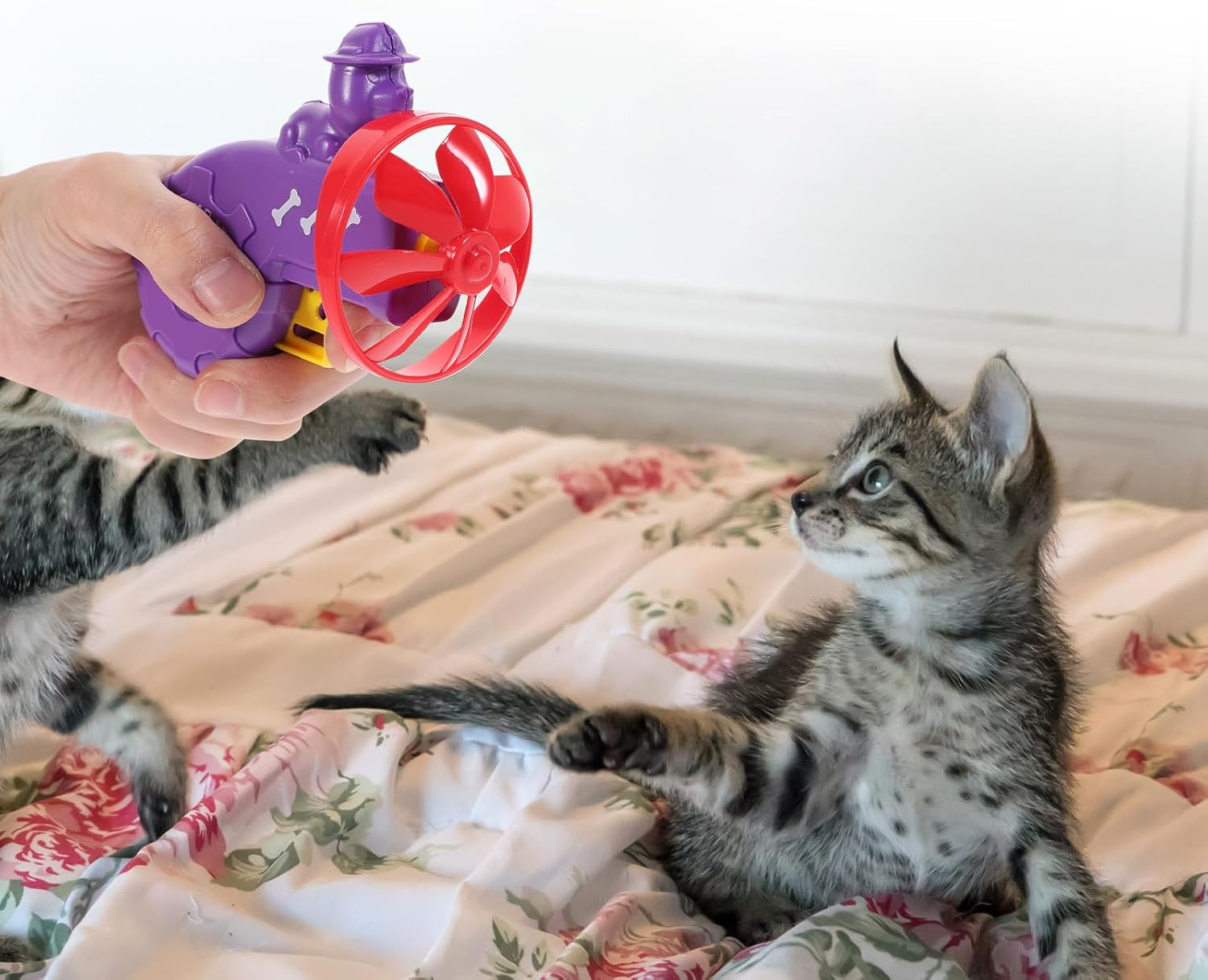 POPETPOP 2 Sets Cat Fetch Flying Saucer Launcher Toys Shooter Game Interactive Plaything for Indoors Outdoor Backyard Pet Chasing Exercising Toys Random Color