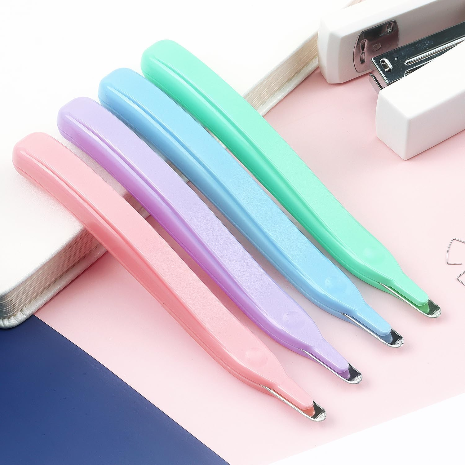 Professional Magnetic Staple Remover Puller Staples Remover Staple Removal Tool for School Office Home 4 Pack (Blue, Pink, Purple, Green) image number 3