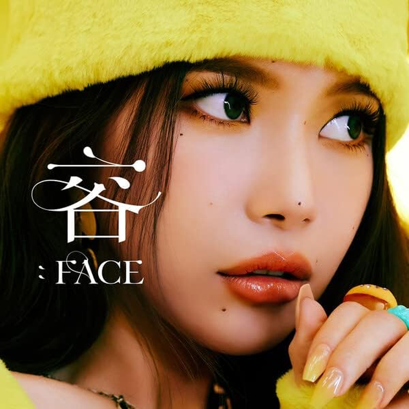 MAMAMOO SOLAR 容 : FACE 1St Mini Album Random Version Cd+128P Photobook+1P Message Card+1Ea Sticker+2P Photocard+Tracking Sealed image number 3