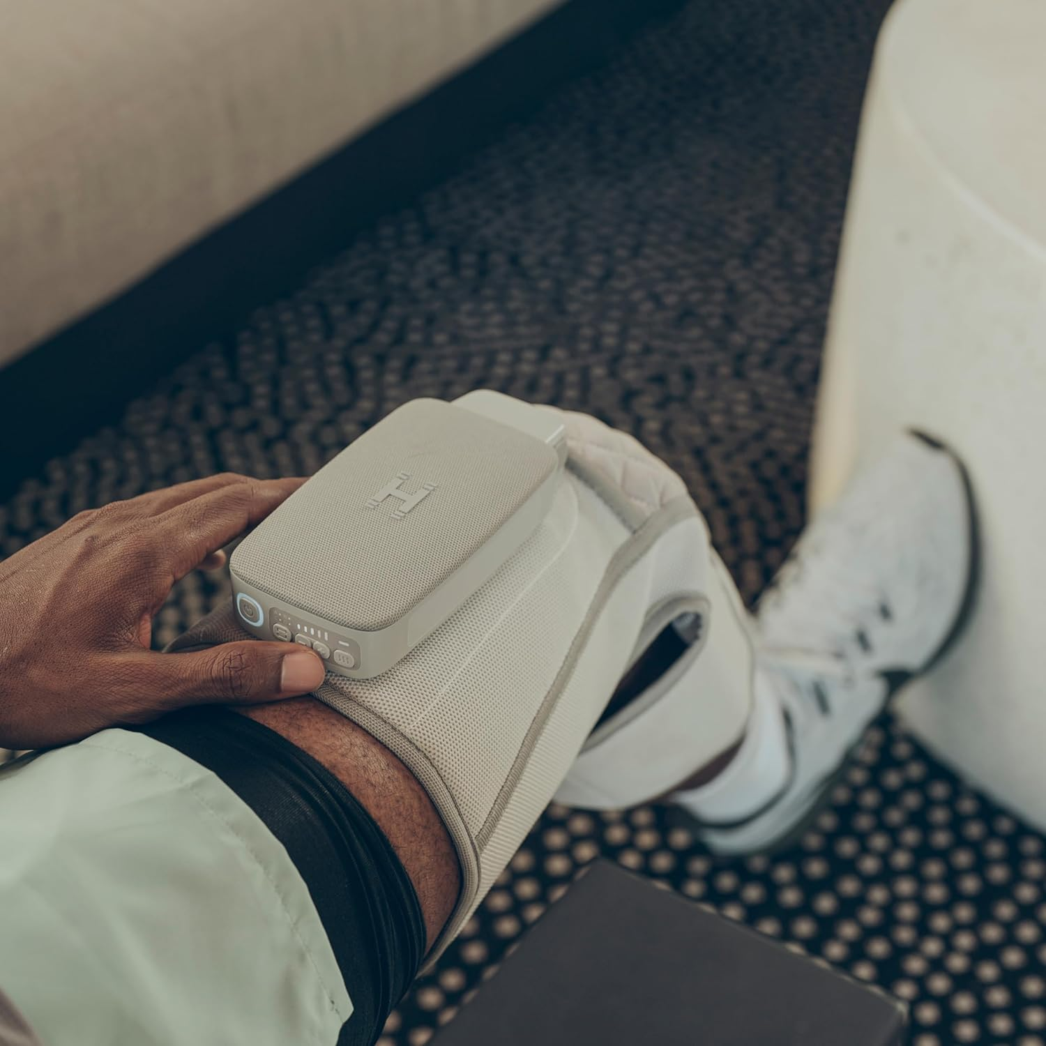 Muscle Relaxation, Cordless, Portable, Knee Care, Homedics Modulair Compression Knee Wrap Massager &ndash; Overlapped Compression Therapy with 4 Programs, Adjustable Intensity, Heat Settings image number 6