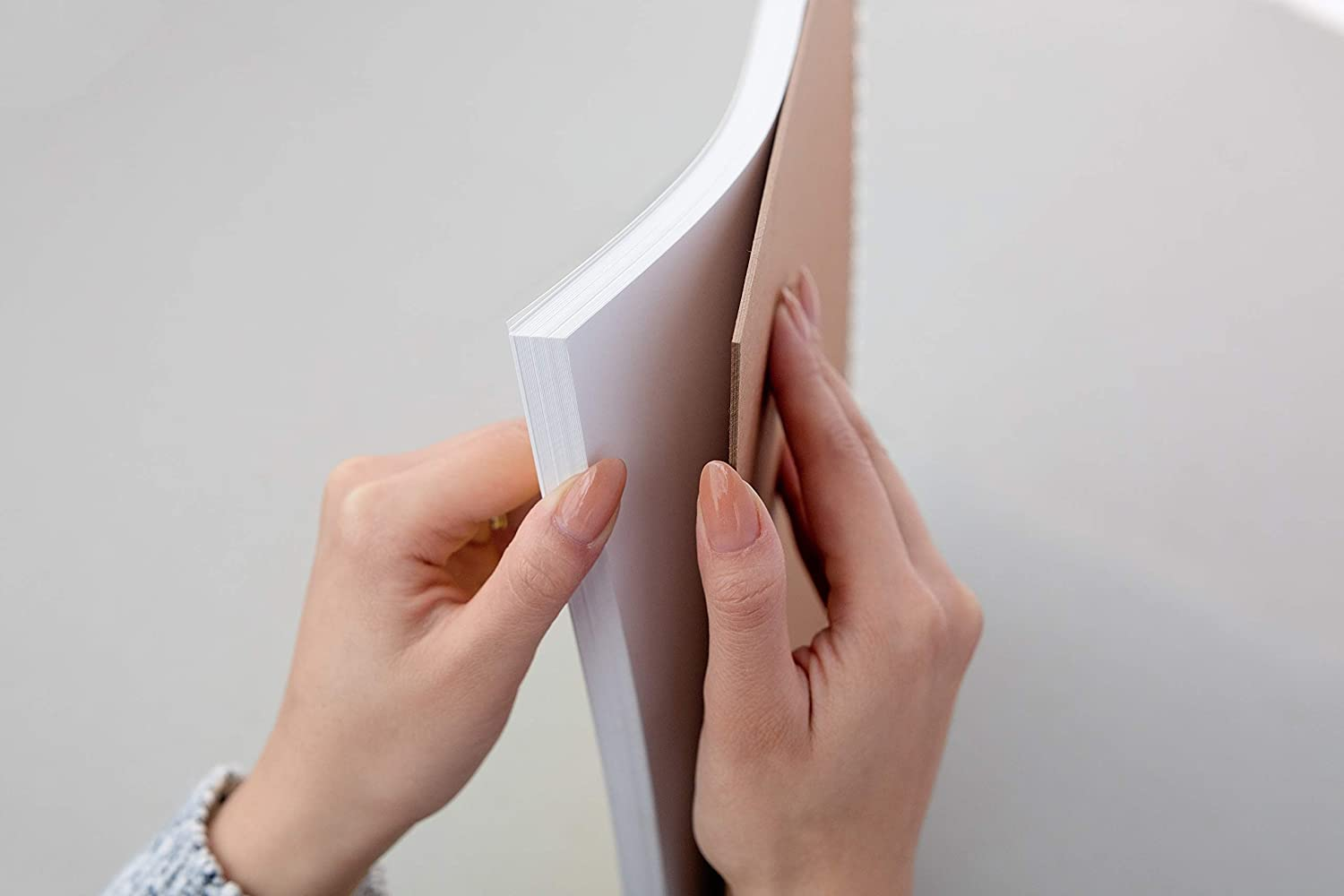 Strathmore 300 Series Tracing Paper Pad, Tape Bound, 11X14 Inches, 50 Sheets (25Lb/41G) - Artist Paper for Adults and Students, White image number 4