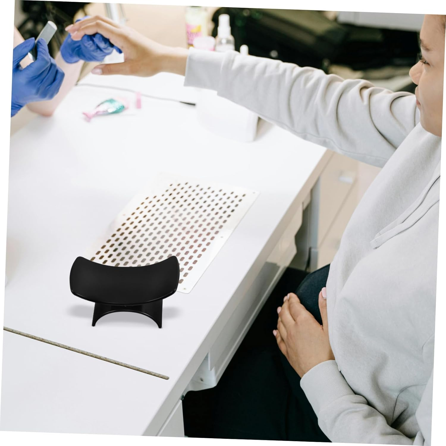 Generic 2Pcs Nail Art Hand Rest Cushion Portable U Shaped Armrest for Manicure Comfortable Lightweight Design for Nail Technicians Easy to Clean and Maintain for Sanitary Use image number 4