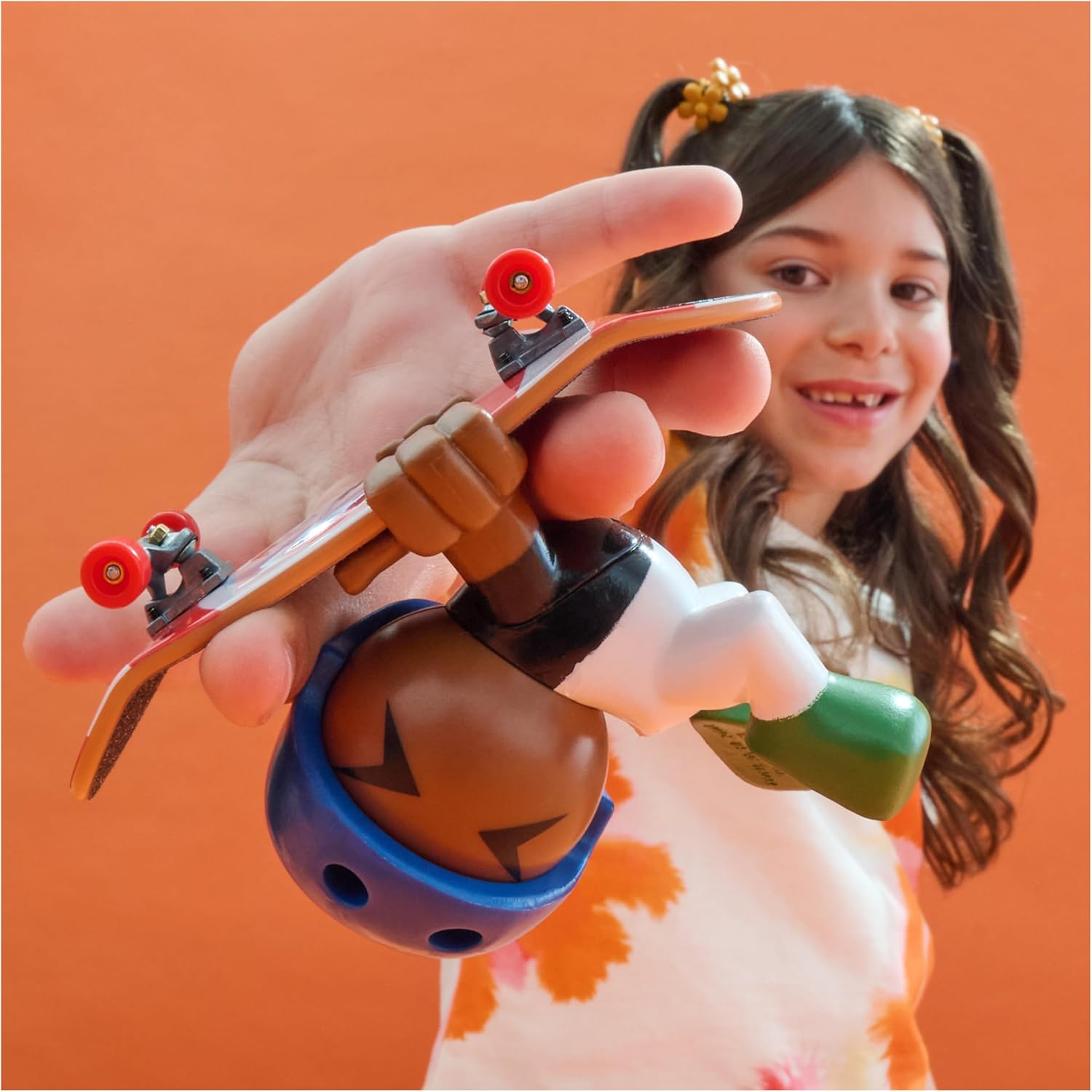 Tech Deck Sk8 Crew, 2-Pack Exclusive Fingerboards with Assistive Figures, Collectible and Customizable Mini Skateboards, Kids Toys for Ages 5 and up (Styles May Vary) image number 1