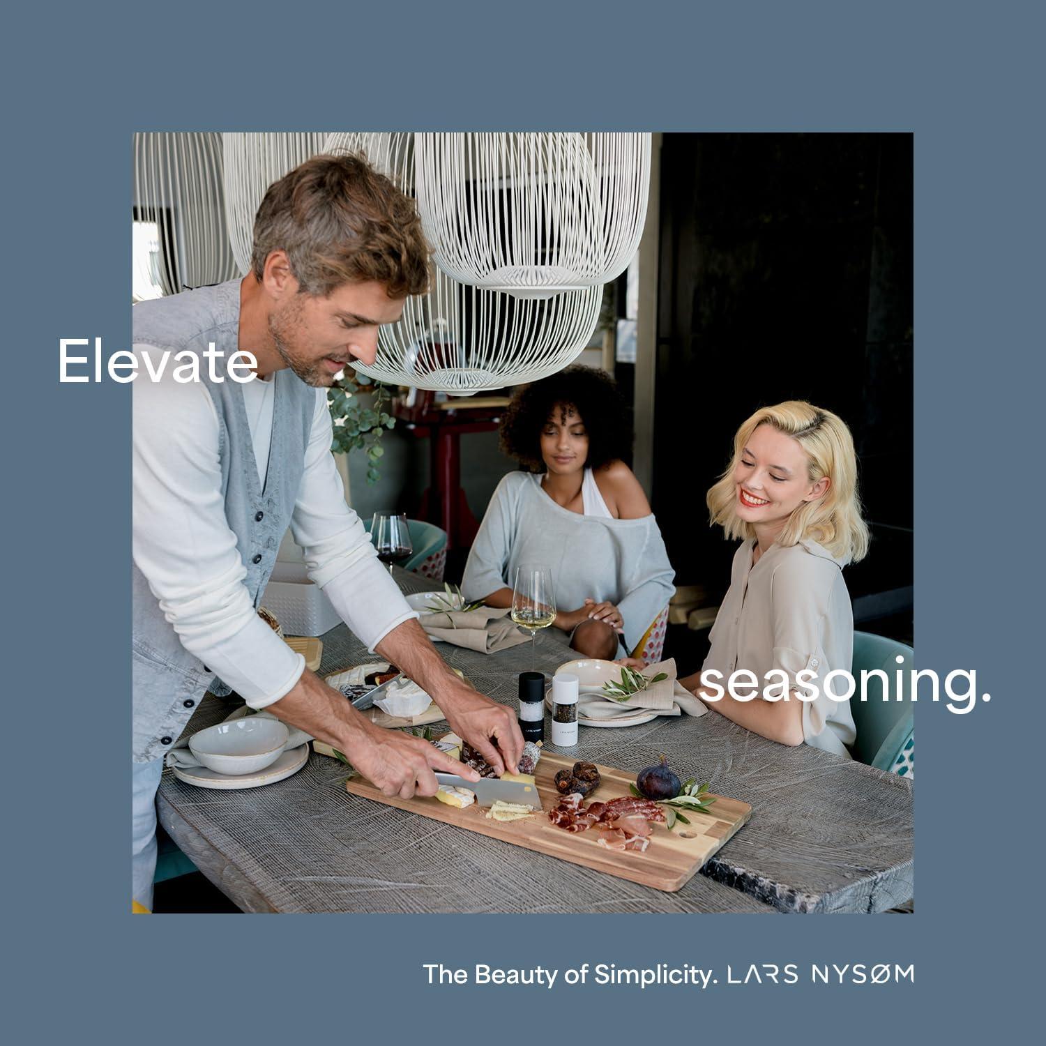 LARS NYS&Oslash;M Salt and Pepper Grinder Set, Manual Salt and Pepper Mills with Adjustable Ceramic Grinder, Design Spice Shaker Set (Carbon Black) image number 3