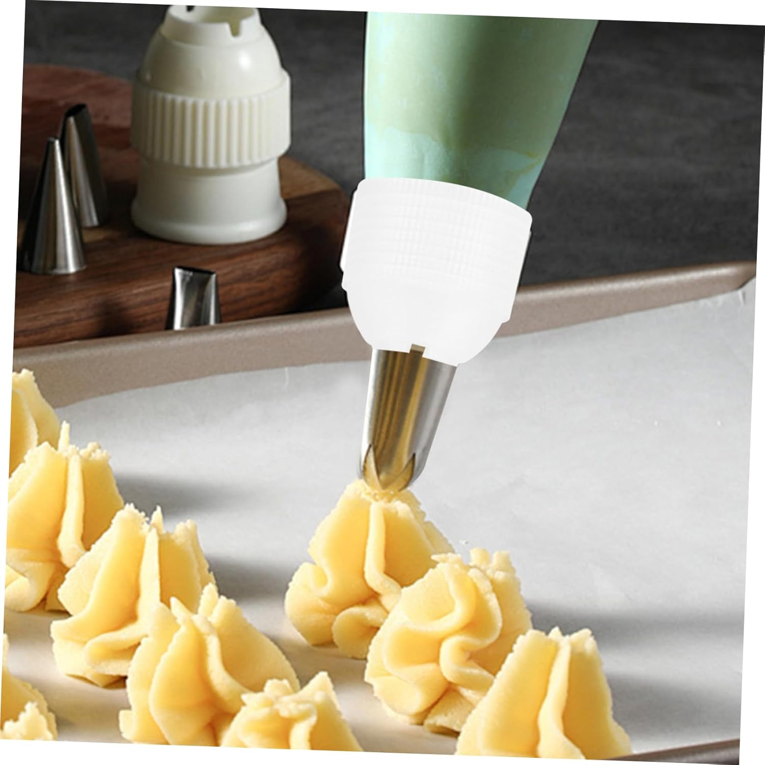 SHOWERORO 20Pcs Cake Decorating Piping Couplers Baking Tool Adapter Cake Piping Bag Tips Easy to Use for DIY Desserts image number 1
