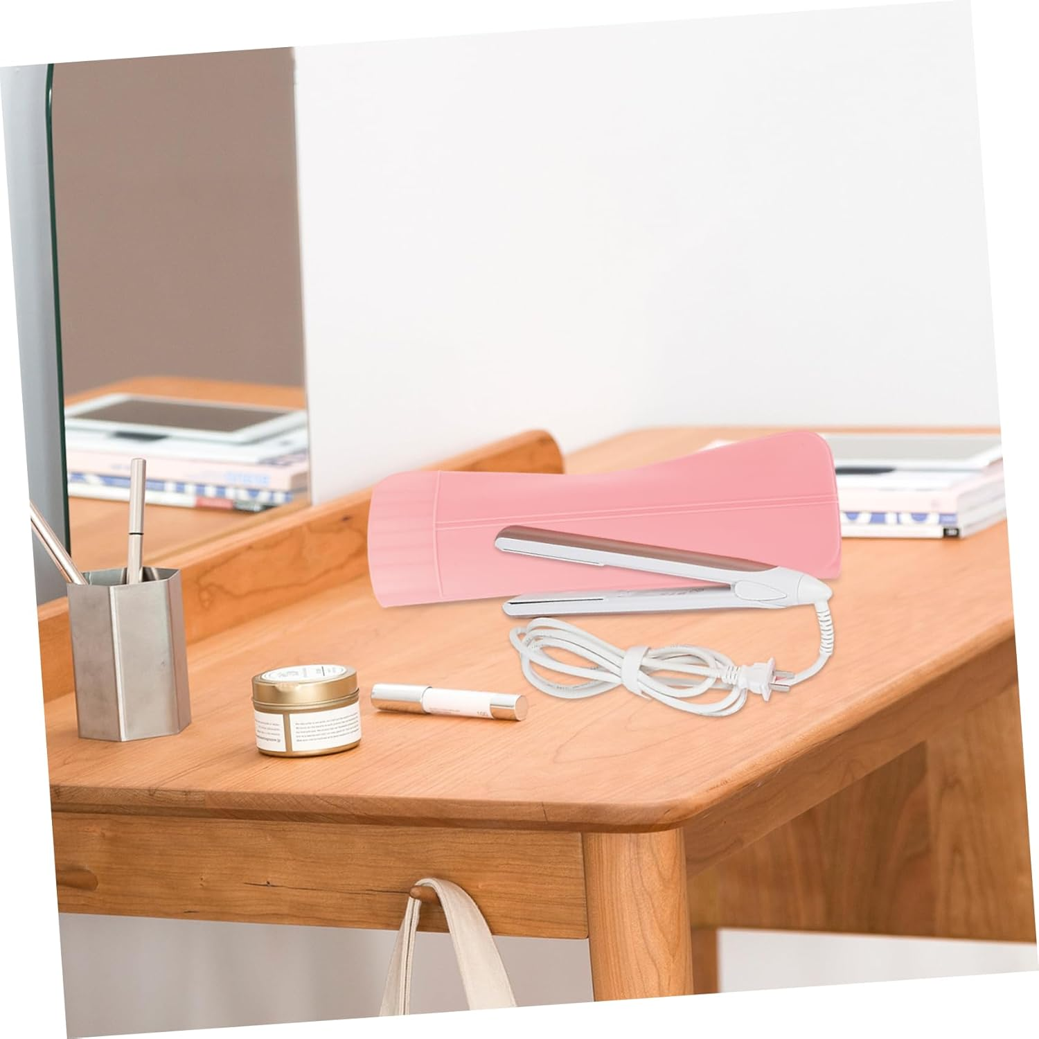 Silicone Travel Curling Iron Holder Heat-Resistant Pouch for Hair Styling Tools Compact Design for Easy Storage Go Use for Curling Wands and Straighteners