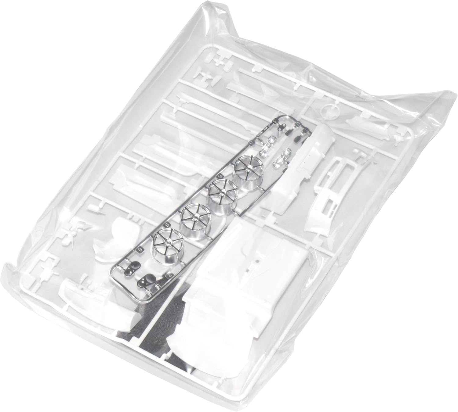 Tamiya Nissan Skyline GT-R V-Spec R36 1:24 Scale Model Kit image number 3