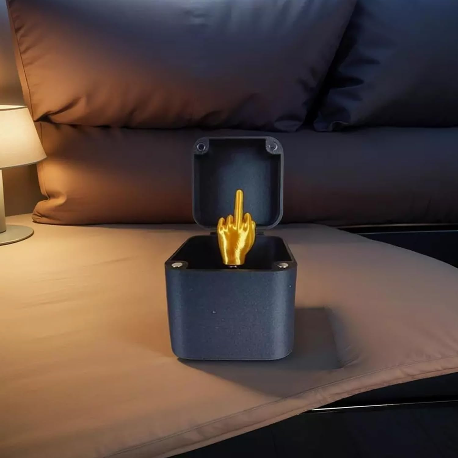 Middle Finger in a Box, Middle Finger Surprise Gift Box, Surprise Prank up Middle Finger with Box for Adults, Christmas Funny Prank Middle Finger Hand Statue for Desk Decor