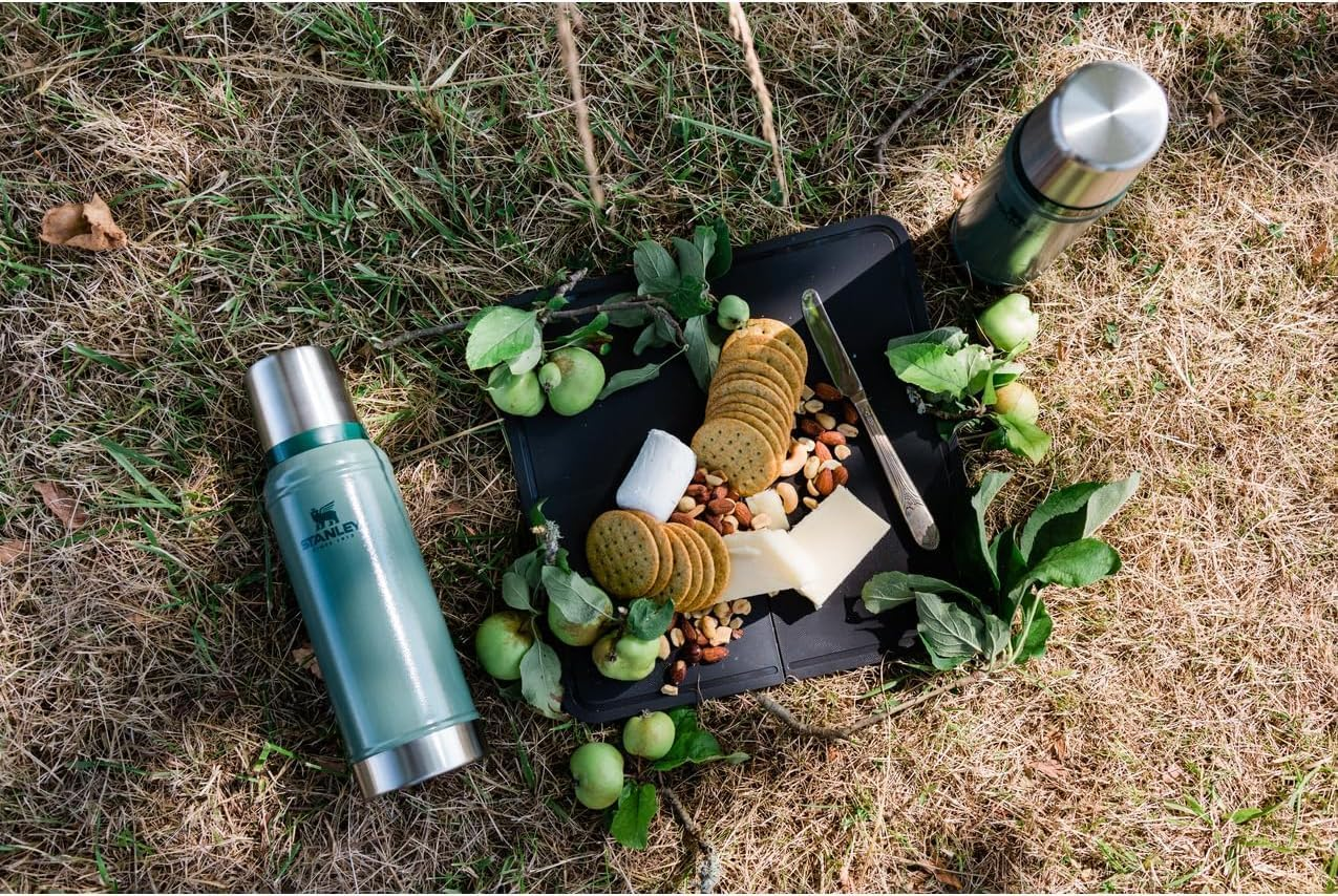 Stanley Classic Legendary Classic Bottle 20Oz Hammertone Green image number 1