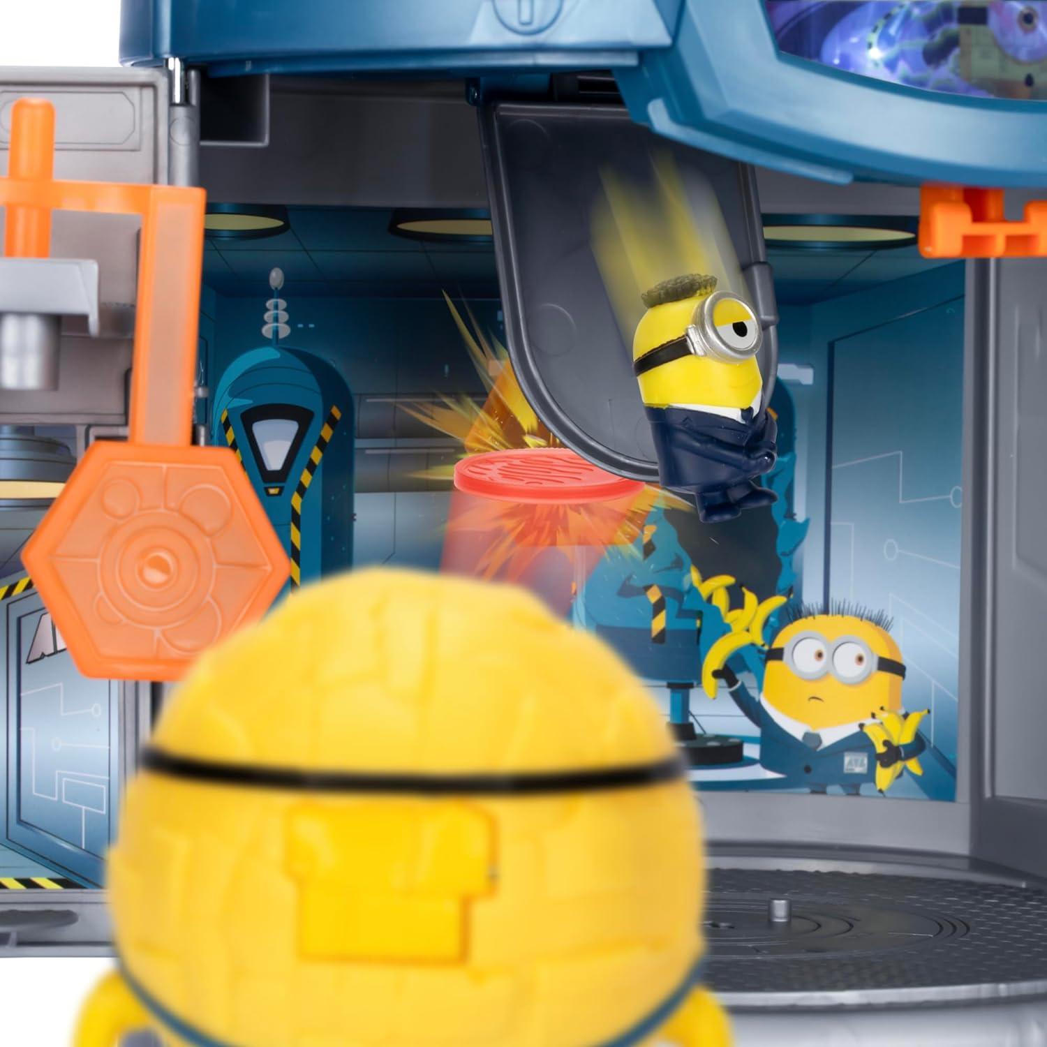 Despicable Me 4 Mega Minions Transformation Chamber | Transform AVL Jerry into Mega Minion Jerry | Chamber Opens Out to Transform into an AVL Training Center Playset image number 6