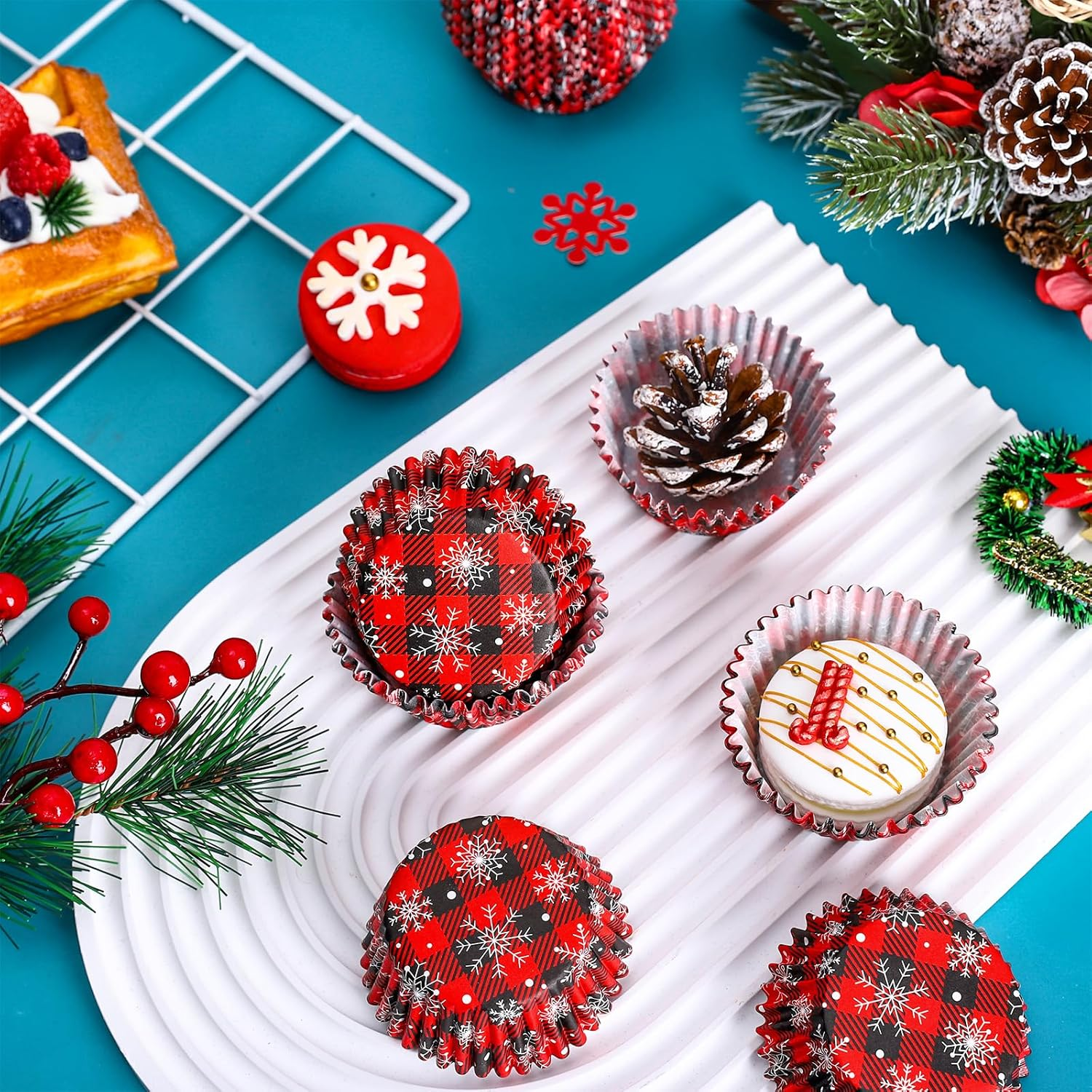 Whaline 300Pcs Christmas Plaid Snowflake Cupcake Liners Red Black Buffalo Plaid Cupcake Wrappers Baking Cups Holders Muffin Liners for Xmas Winter Holiday Birthday Party Supplies image number 4