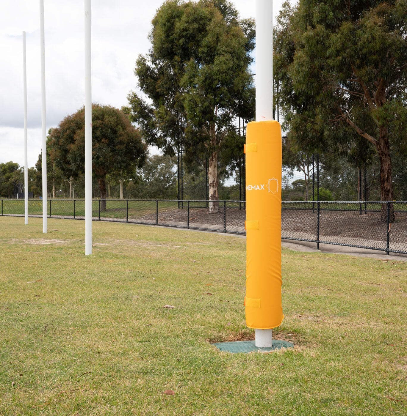 MEMAX Wrap-Around Safety Pole Pad Post Padding image number 4