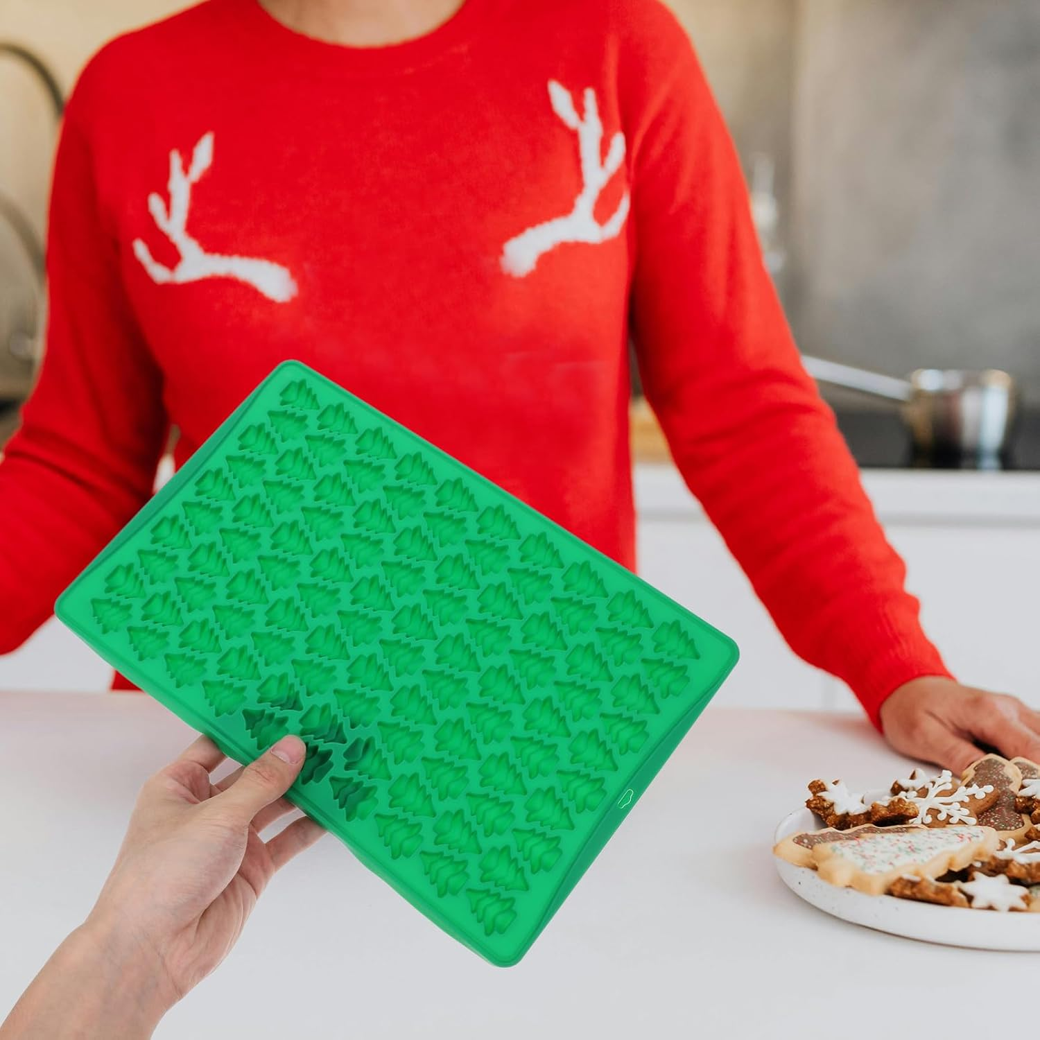 PRETYZOOM 100-Grid Christmas Tree Fondant Mold Style Silicone Baking Mold for Cookies Cupcakes Candy Alternative image number 4