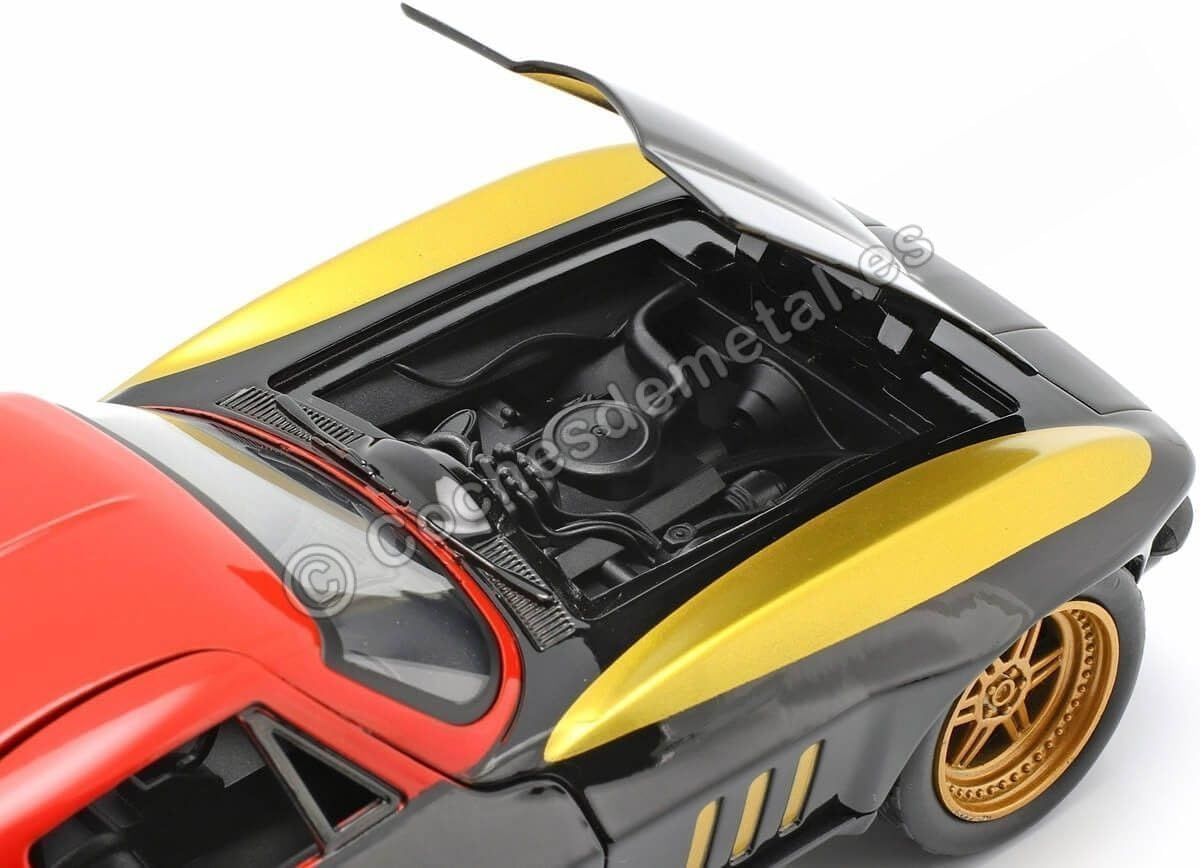 Jada 1:24 Diecast 1966 Chevy Corvette Stingray with Black Widow Figure image number 3