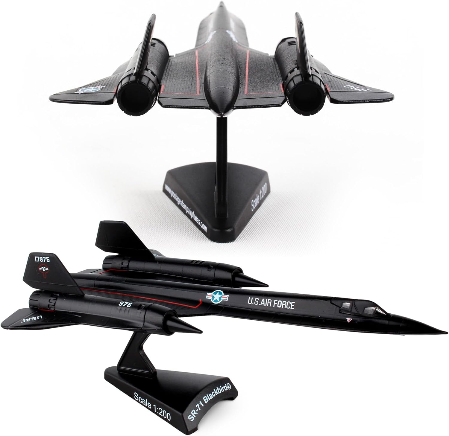 Daron Worldwide Trading SR-71 Blackbird Vehicle (1:200 Scale) image number 1