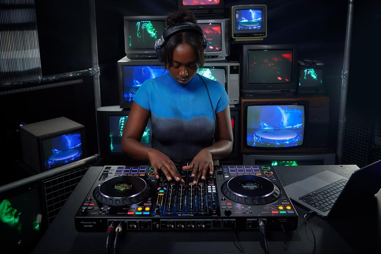 Pioneer DJ DDJ-FLX10 4-Channel Performance DJ Controller image number 2