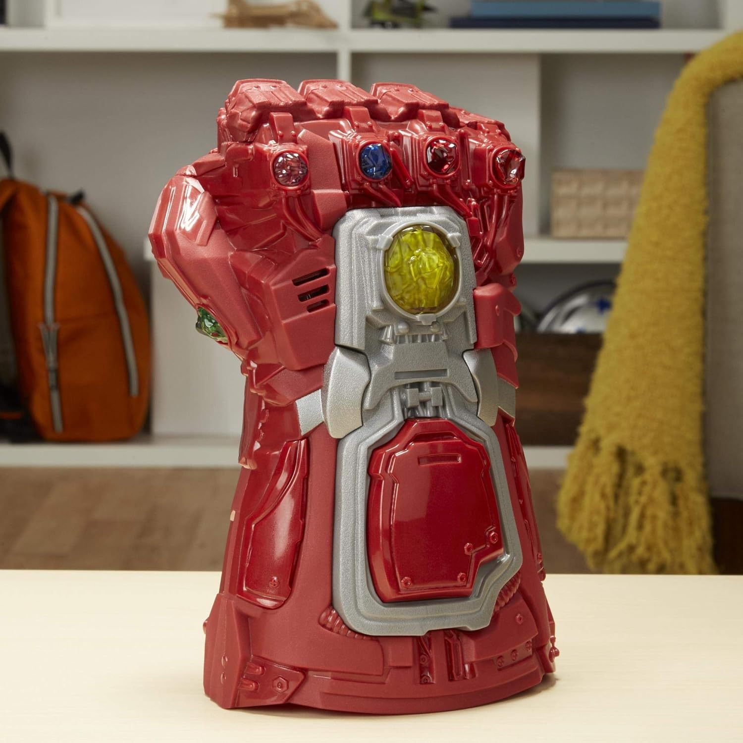 Avengers Marvel : Endgame Red Infinity Gauntlet Electronic Fist Roleplay Toy with Lights and Sounds for Kids Ages 5 and Up image number 5