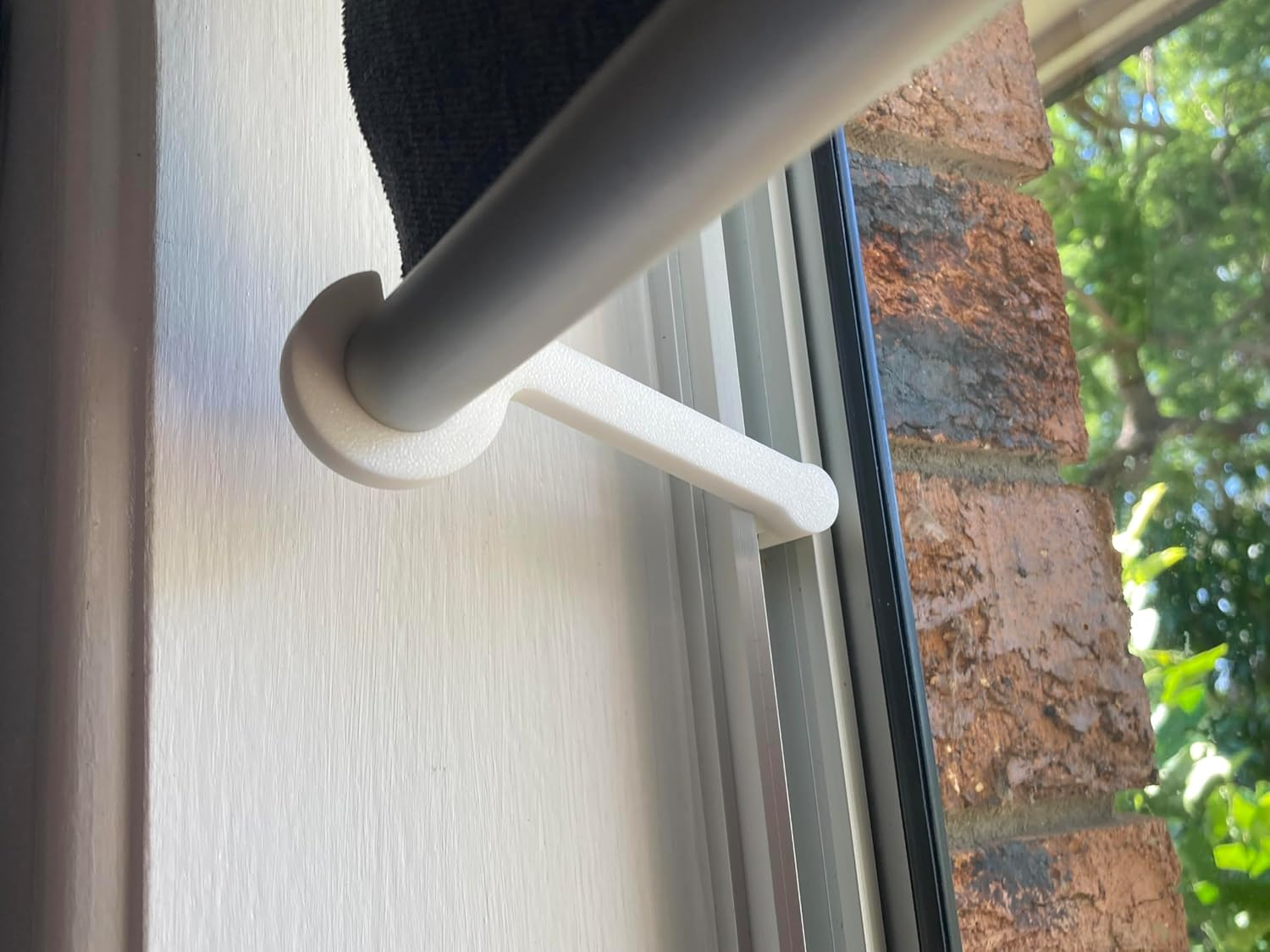 Blindmuffs Blind Guides - Stops Your Blinds Banging in the Wind! image number 5