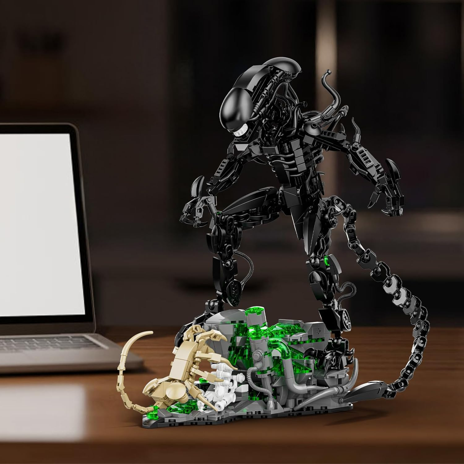 Xenomorph Action Figure with Facehugger Building Kit Compatible with  Sets for Adults, Horror Halloween Toys for Boys 8-12, 14 Years up (958 Pcs, with Led Light) image number 4