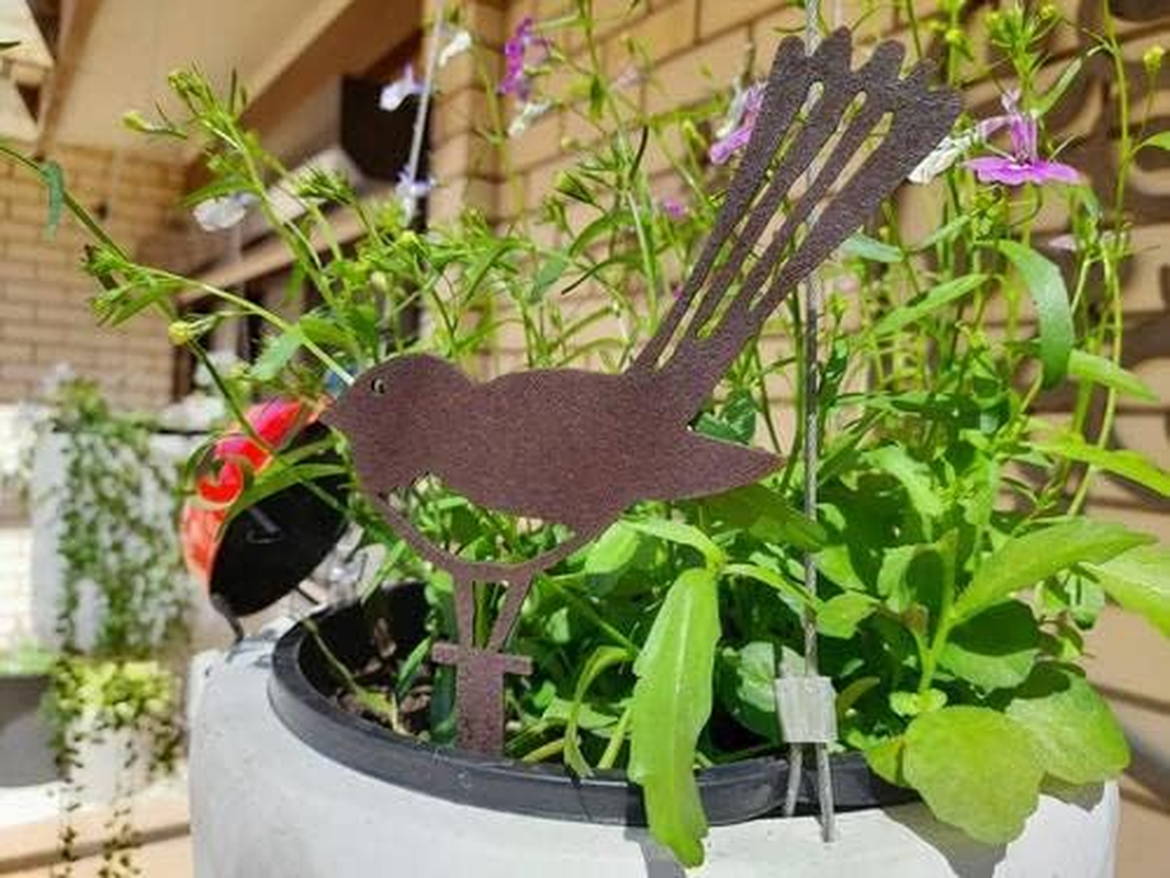 Wagtail Pot Decoration - Australian Made Rusted Metal Garden Art image number 1