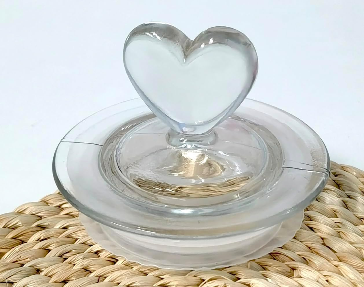 22 Oz Clear Glass Canister with Cute Heart Shaped Lids Set, Food Storage Glass Jars with Airtight Lids for Kitchen and Dining Room, Stripe/Set of 2 image number 4