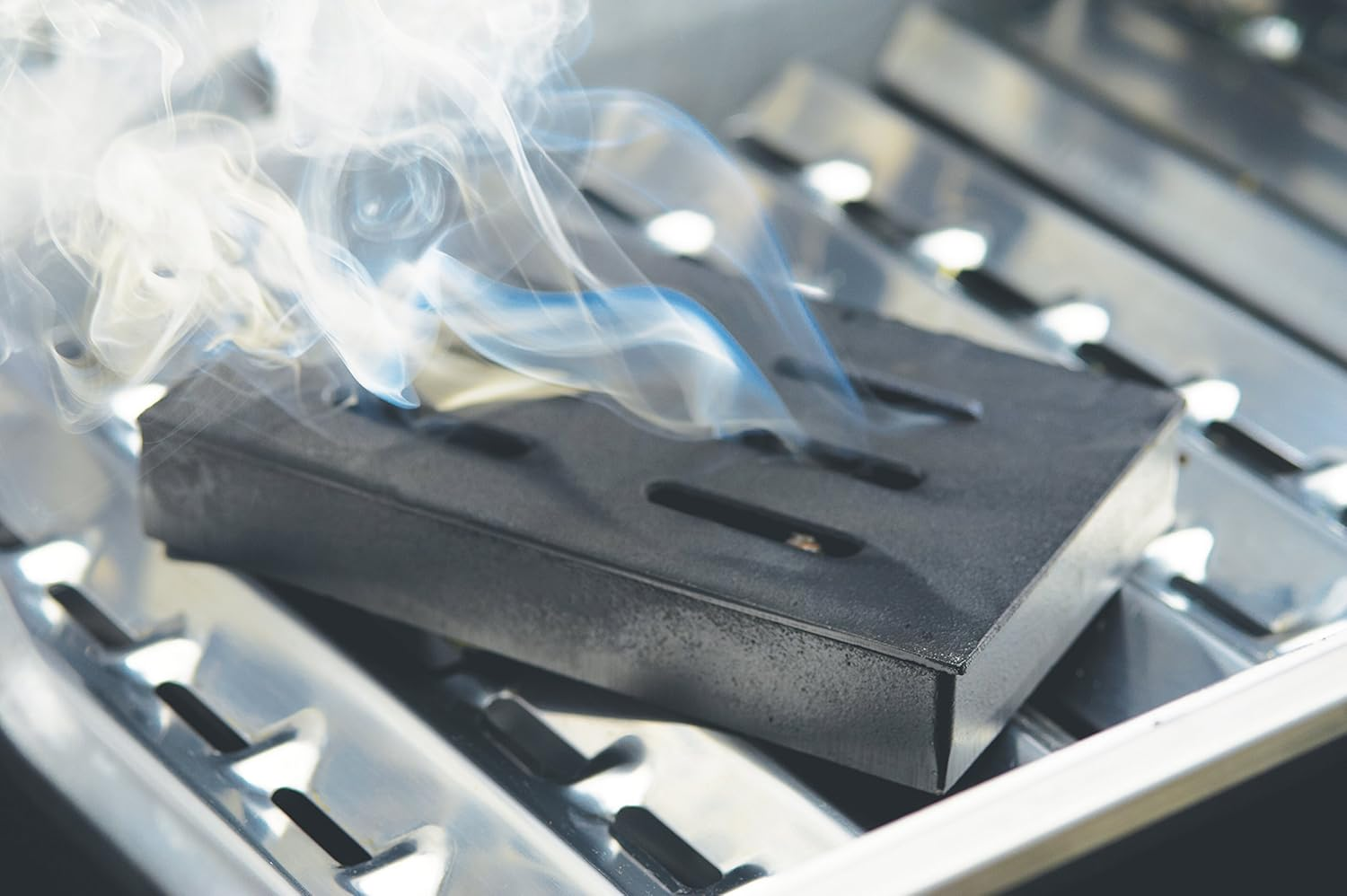 Grillpro 00150 Cast Iron Smoker Box, Black, 5" L X 1.5" H X 8" W image number 5