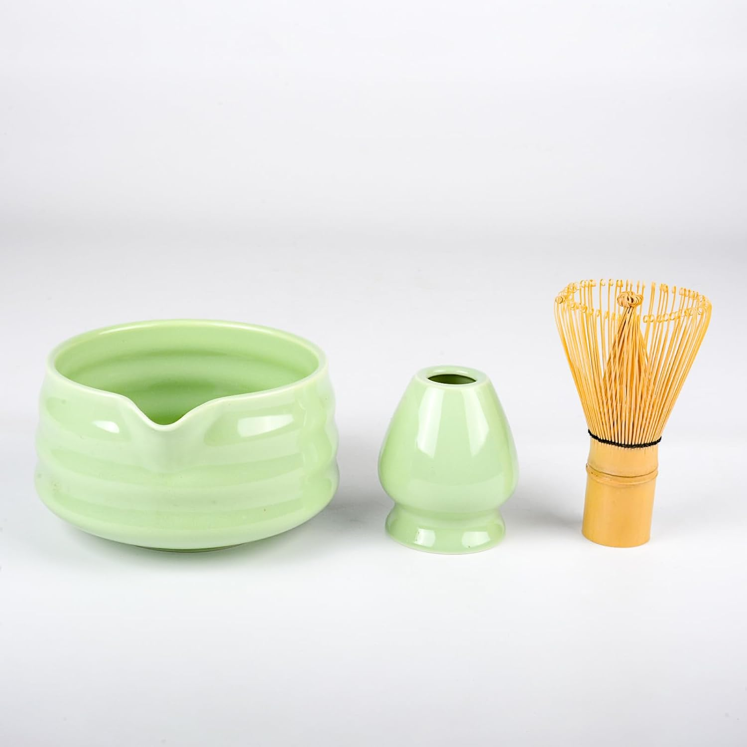 5 Pcs Matcha Tea Kit,Japanese Household Matcha Tea Set with Bamboo Whisk, Ceramic Whisk Holder, Traditional Scoop, Matcha Bowl with &lrm;Pouring Spout Design, Japanese Tea Set with Sifter(Green)