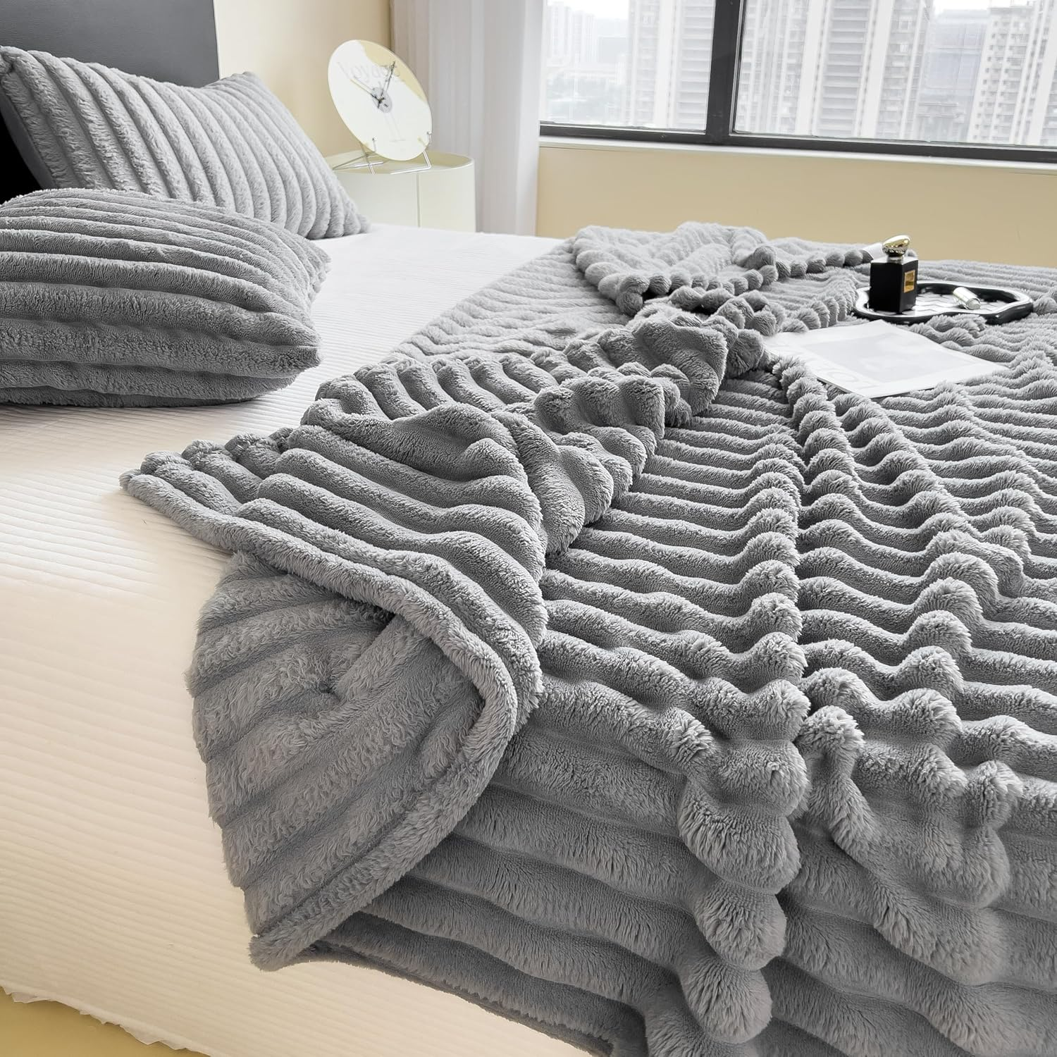 Flannel Blanket Super Soft Cozy Throw Blanket，Warm Lightweight Plush Fuzzy Cozy Soft Blankets and Throws for Sofa, Chair, Couch, Camping, Travel(Grey 200X230Cm) - Cream 150X200Cm image number 6