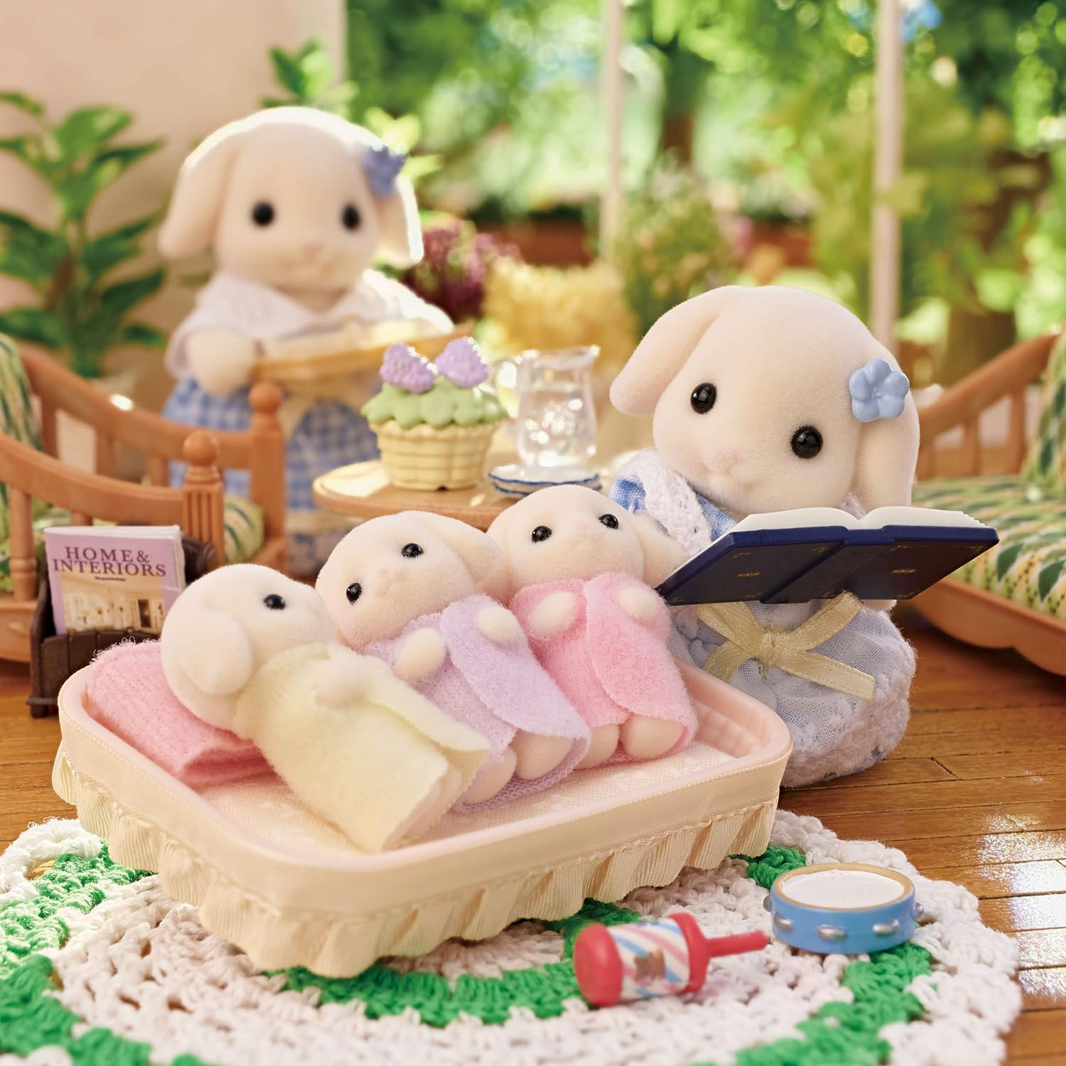 Sylvanian Families - 5735 Flora Rabbit Family - Dollhouse Playsets, ['Blue', 'Checkered'] image number 4