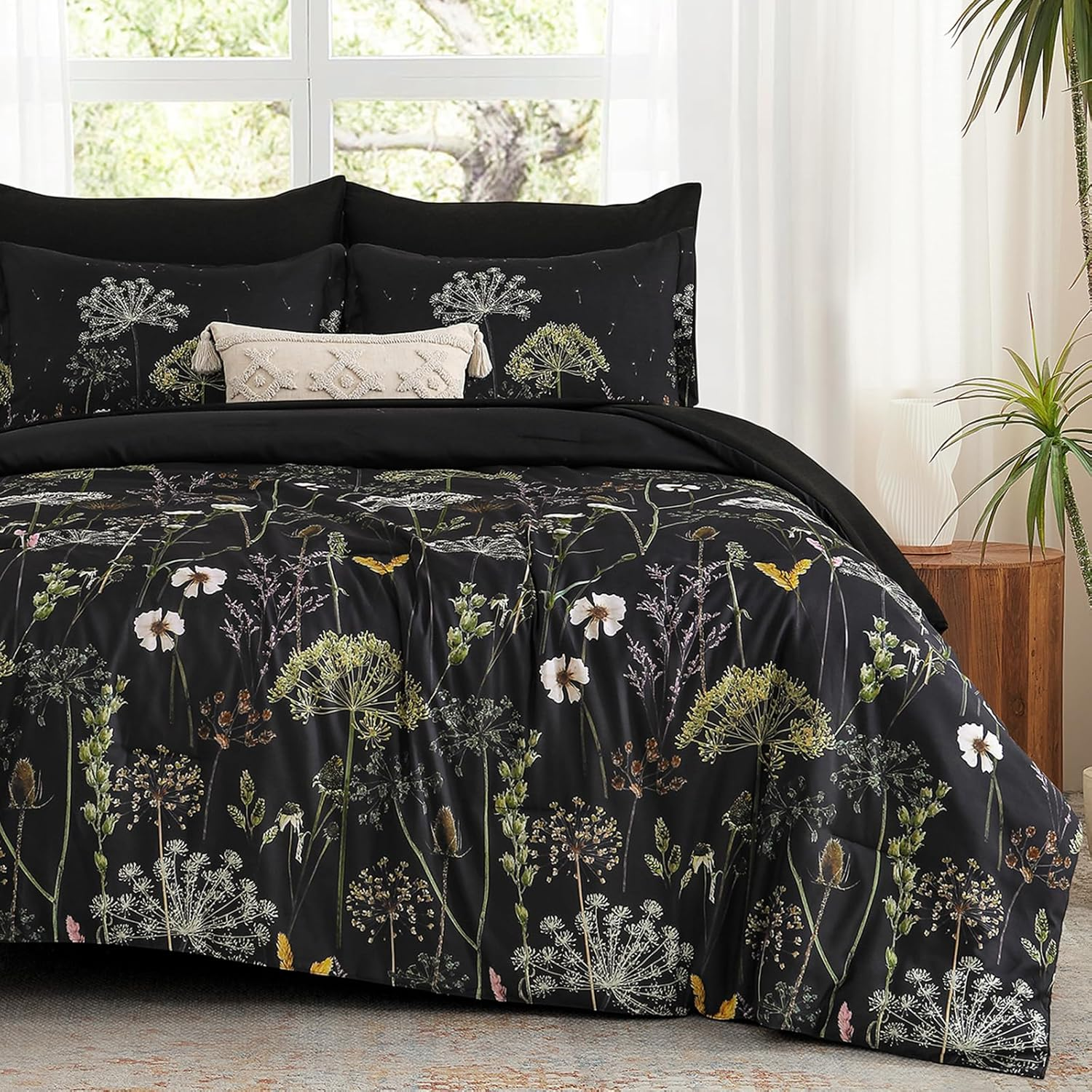 Yiran 7 Pieces Bed in a Bag Blue Floral Comforter Set Queen Size Flowers Comforter Set Soft Microfiber Bedding Set (1 Comforter 1 Flat Sheet 1 Fitted Sheet 2 Pillowshams 2 Pillowcases)