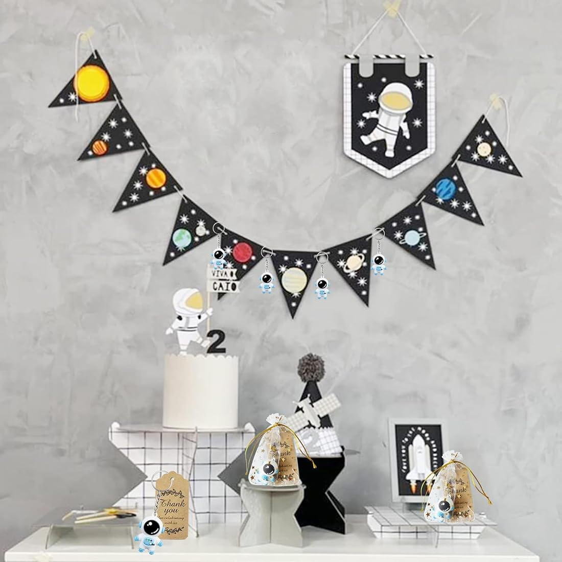 24 Sets Astronaut Party Favours, Astronaut Space Keychains with Organza Bags Thank You Kraft Tags Bulk Return Gifts for School Reward Birthday Baby Shower Favours Astronomy Party Supplies image number 4