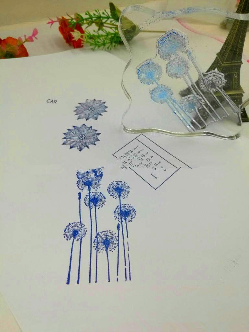 Acrylic Stamp Block with Grips and Grid Square Shape Transparent Acrylic Block Pad Essential Tool for Stamping and Scrapbooking (10 * 10Cm) image number 5