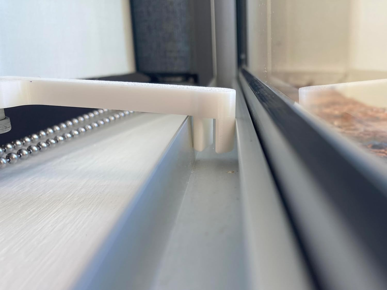 Blindmuffs Blind Guides - Stops Your Blinds Banging in the Wind! image number 4